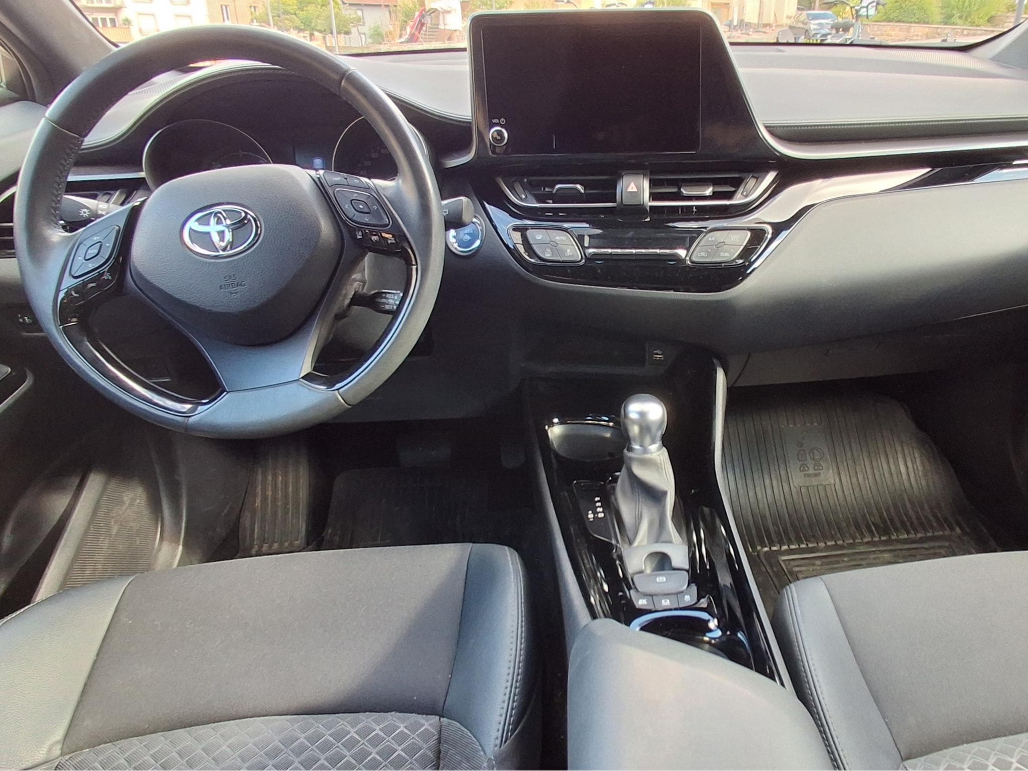 Toyota C-HR design (2022) - Photo 2