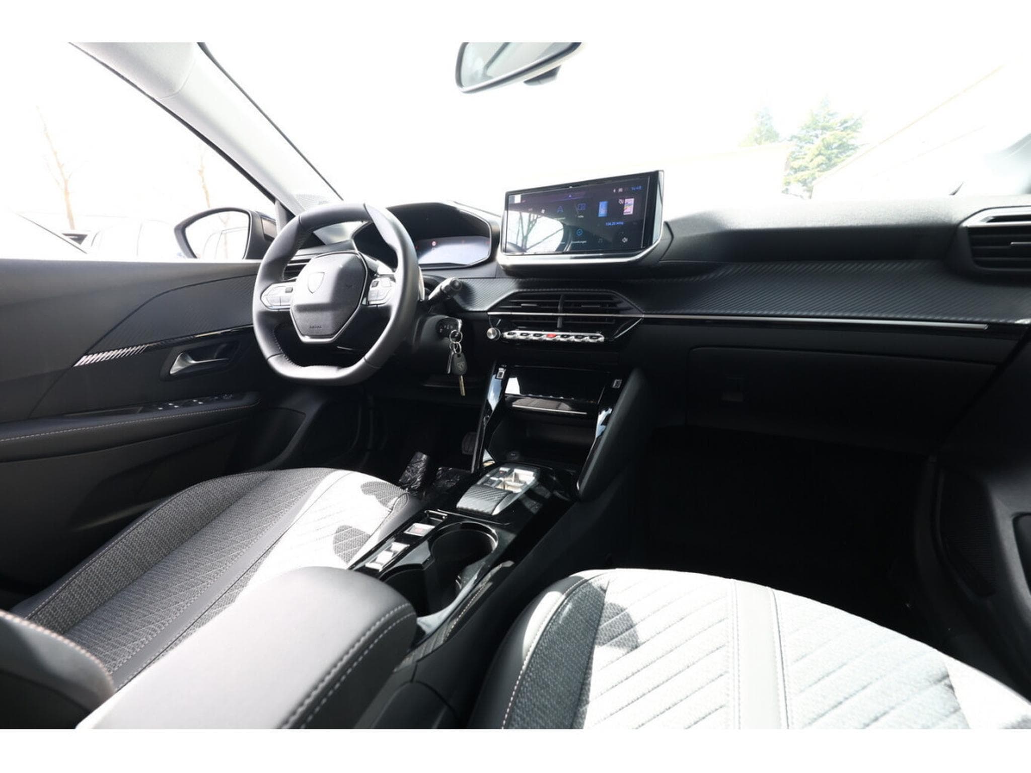 Peugeot 208 1.2 Hybrid e-DSC6 110 Allure (2026) - Photo 9
