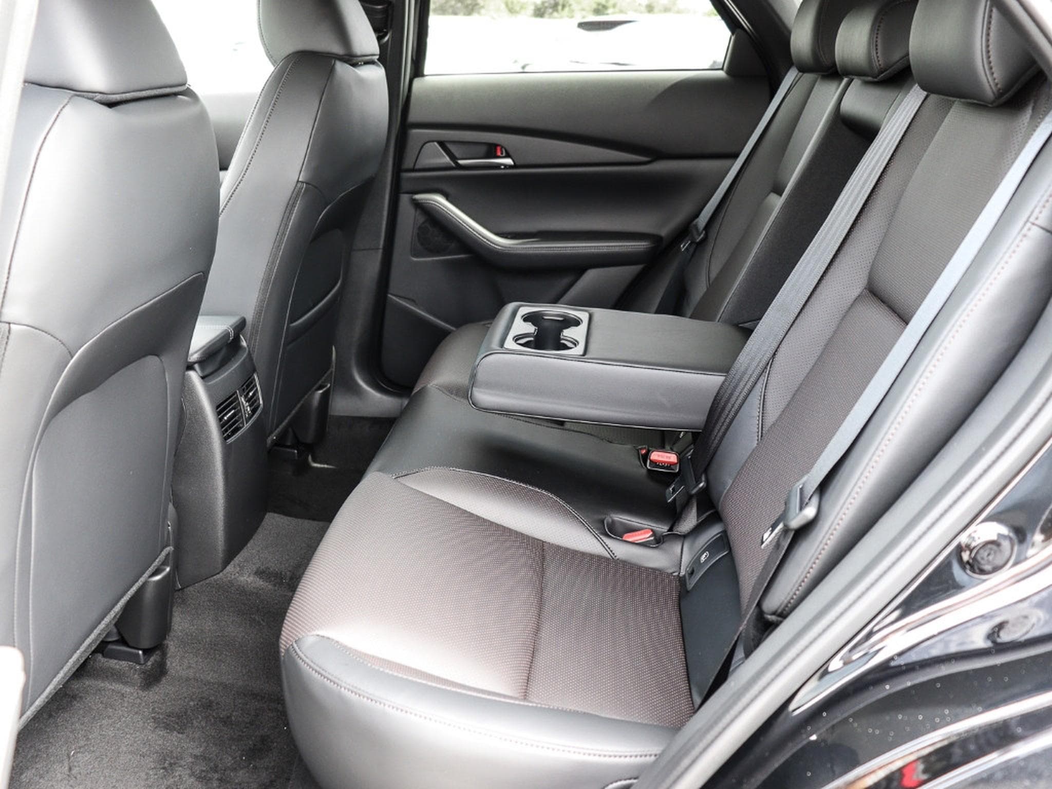 Mazda CX-30 2.5 E-Skyactiv  G 140 Homura Plus (2026) - Photo 8