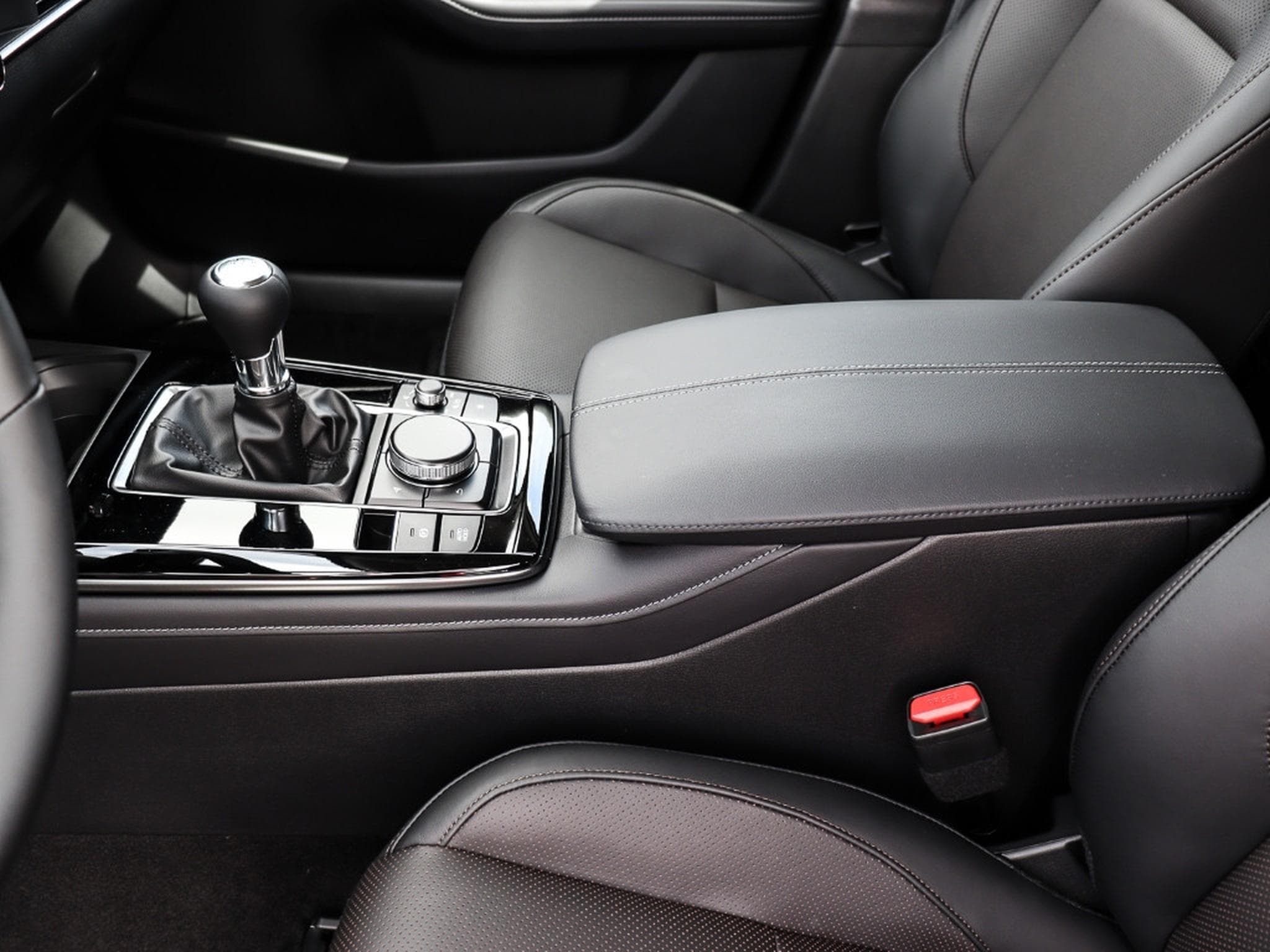 Mazda CX-30 2.5 E-Skyactiv  G 140 Homura Plus (2026) - Photo 15