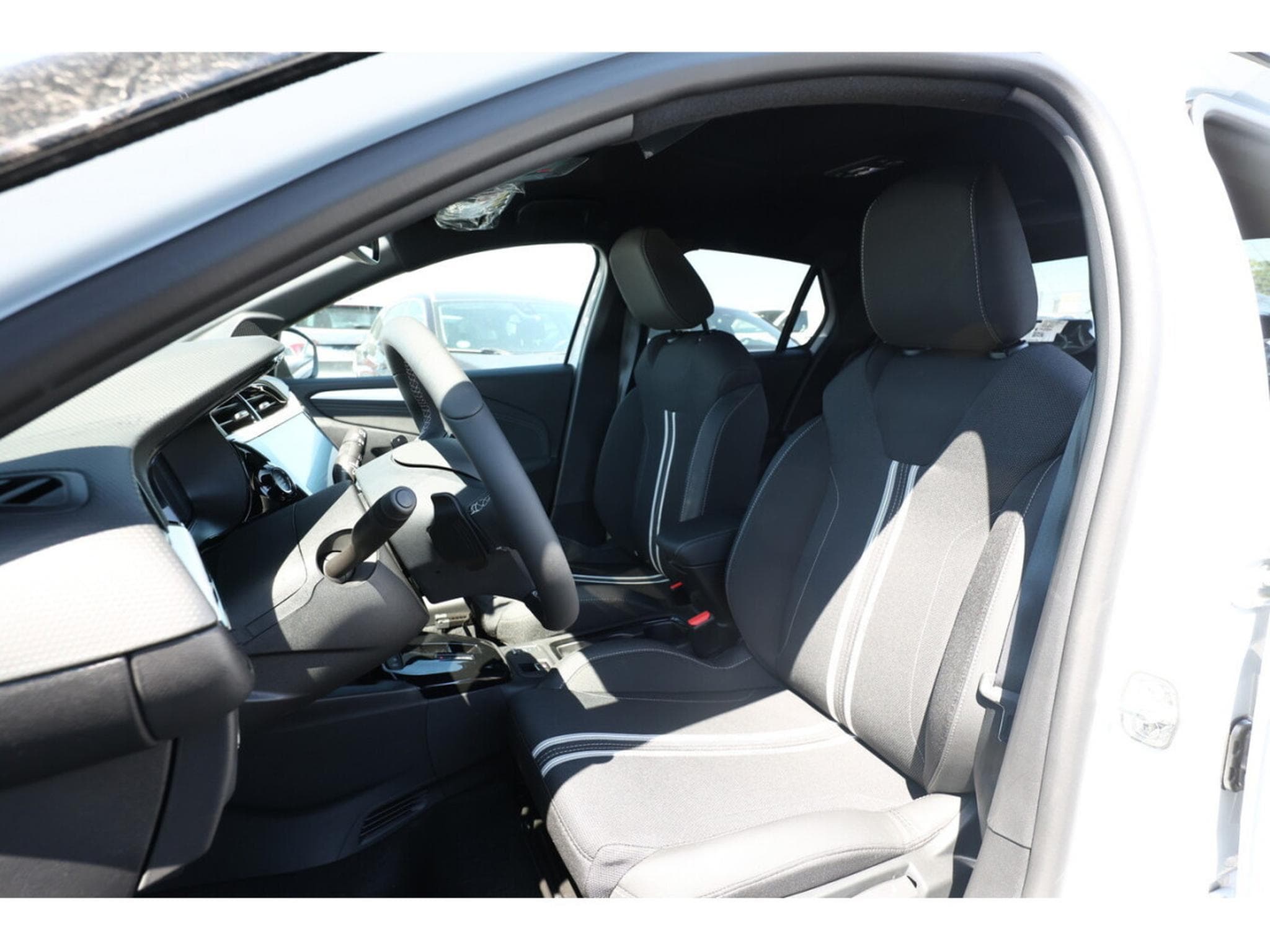 Opel Corsa 1.2 Hybride 145 e-DC6 (2025) - Foto 7
