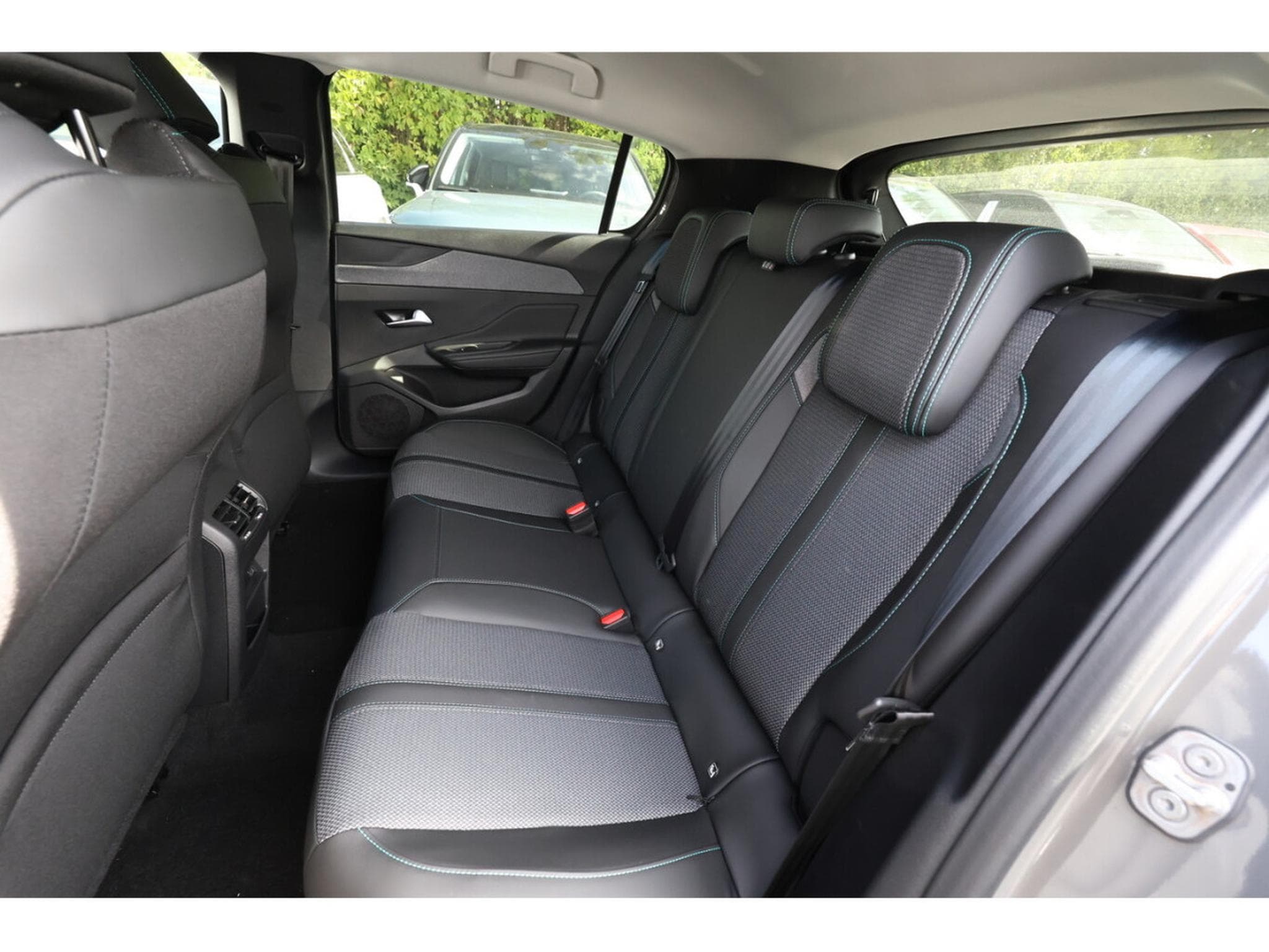 Peugeot 308 1.2  Hybrid e-DSC6 136 GT (2026) - Foto 8