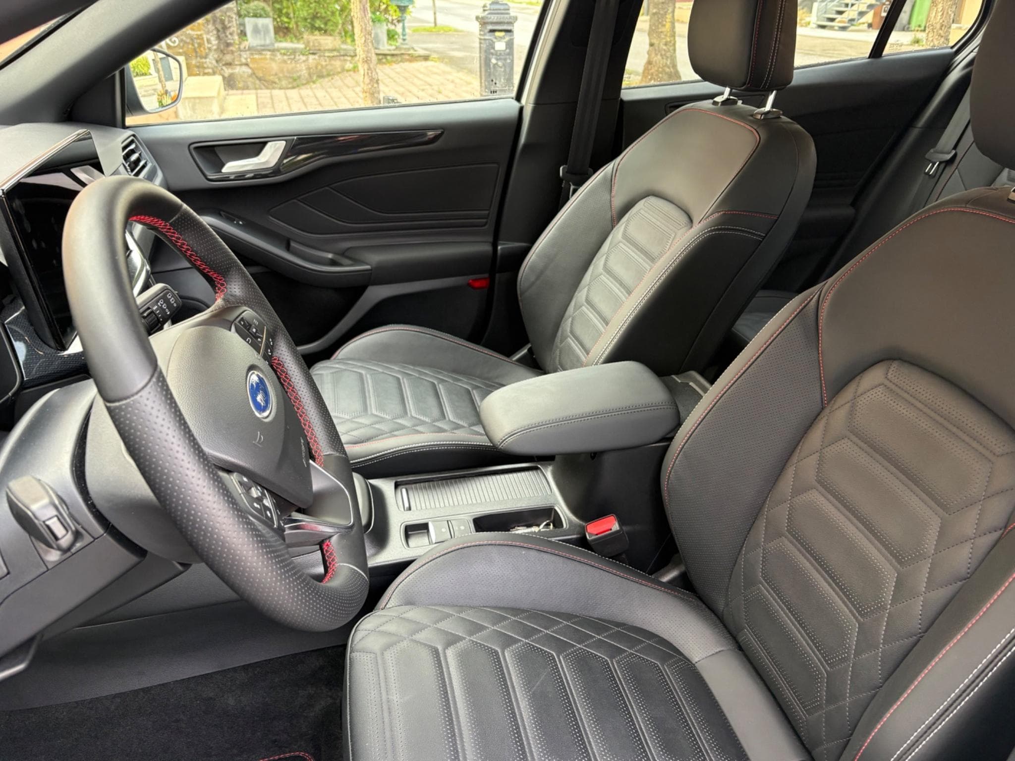 Ford Focus Clipper ST-Line X (2025) - Photo 10