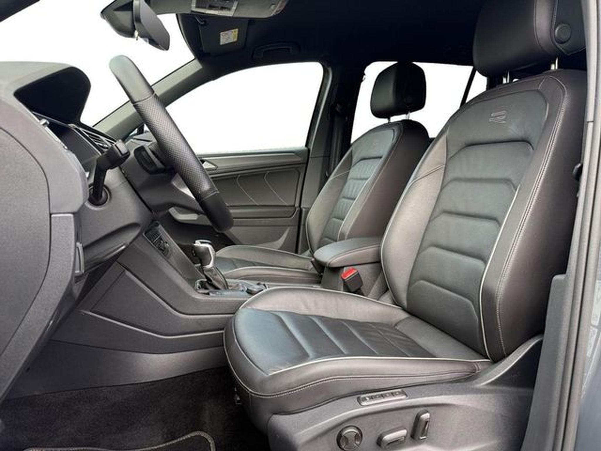 VW Tiguan Tiguan R-Line 4Motion, Black Style, DCC, ACC, Le (2022) - Photo 11