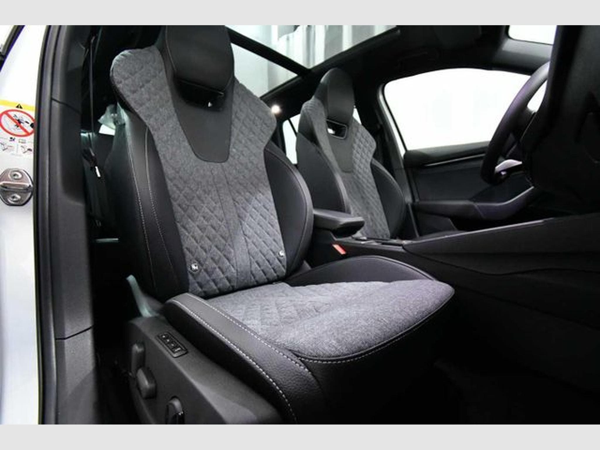 Skoda Octavia Octavia Combi 2.0 TDI DSG Sportline - AHK, Pano, (2025) - Foto 8