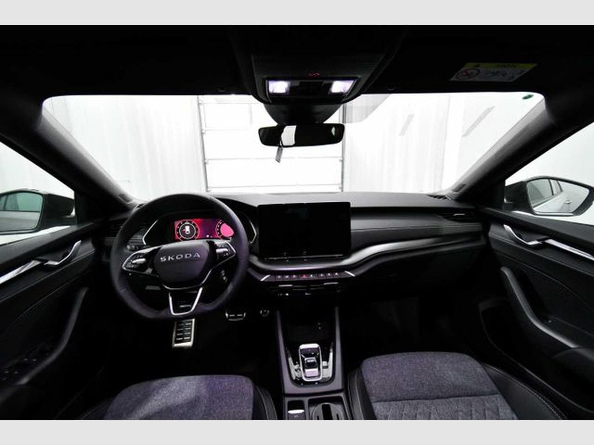Skoda Octavia Octavia Combi 2.0 TDI DSG Sportline - AHK, Pano, (2025) - Foto 7