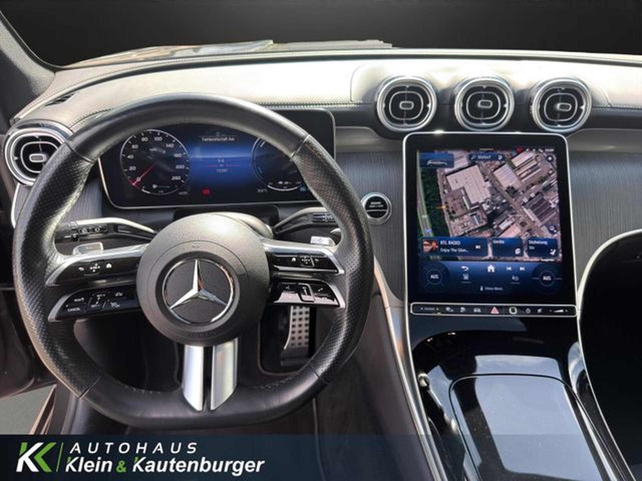 Mercedes GLC 300 GLC300e4M+AMG+PANO+AIRMATIC +HINTERA.LENK+SOUND (2023) - Foto 15