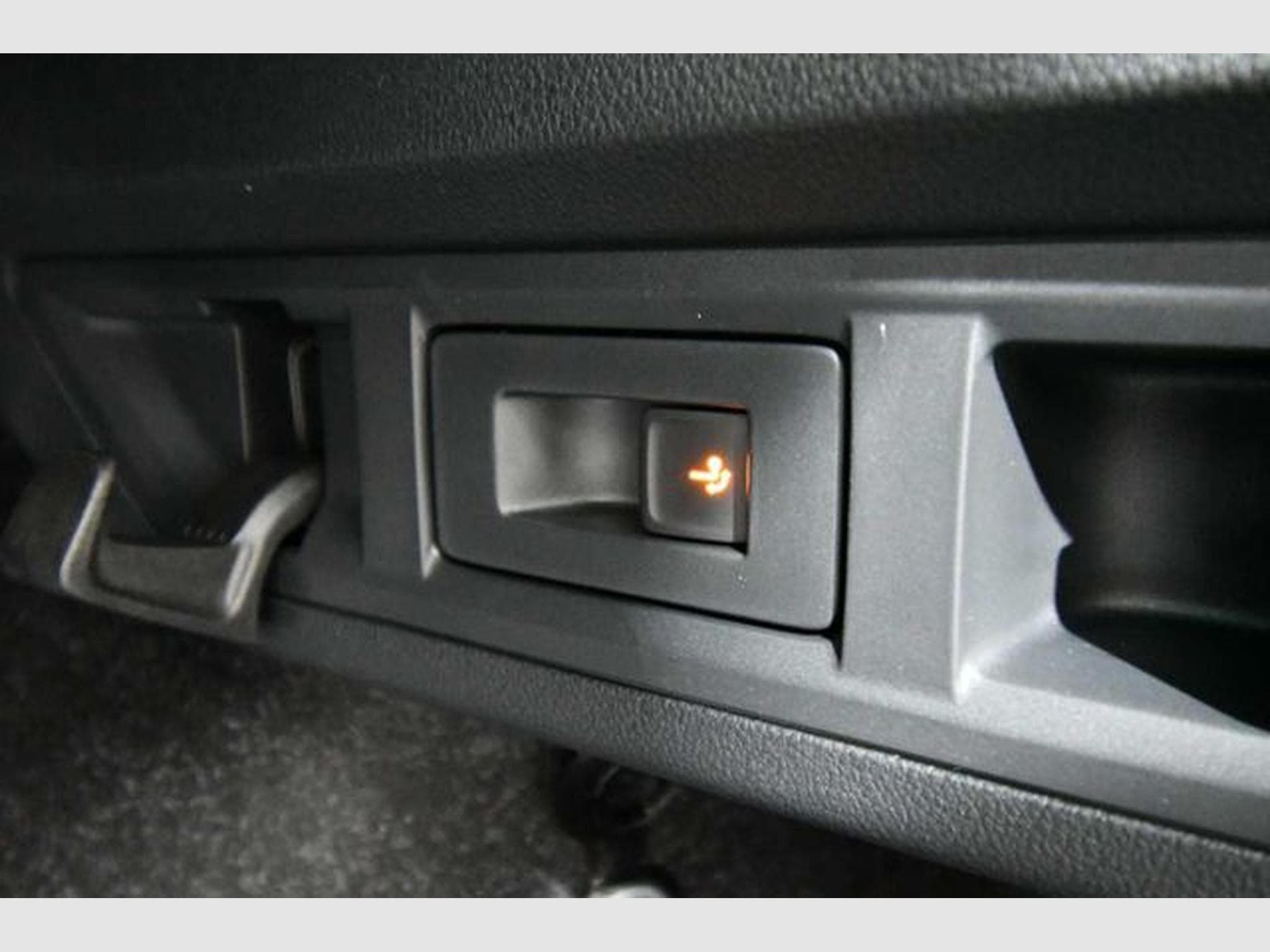 Skoda Octavia Octavia Combi 2.0 TDI DSG Sportline - AHK, Pano, (2025) - Foto 10