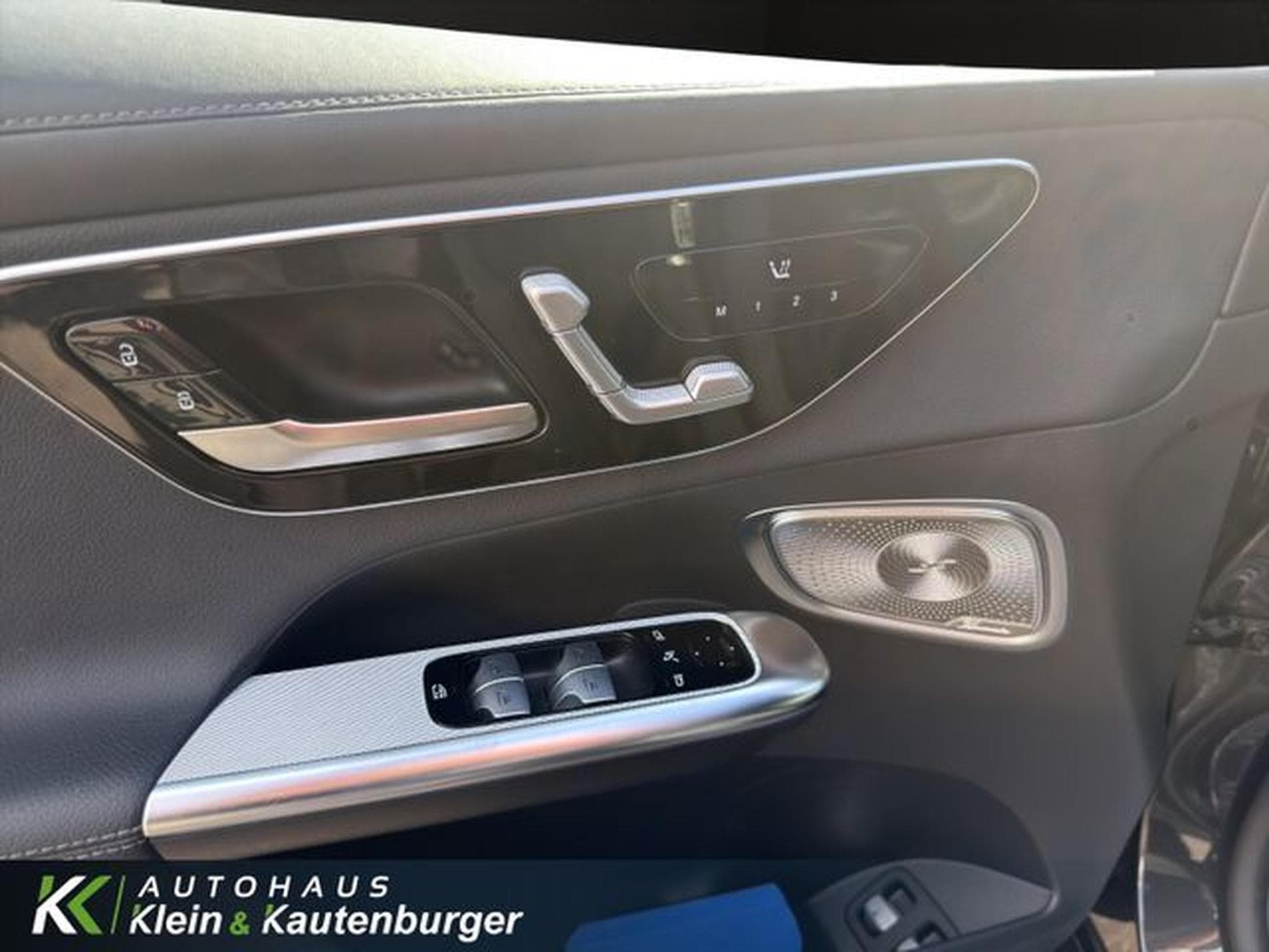 Mercedes GLC 300 GLC300e4M+AMG+PANO+AIRMATIC +HINTERA.LENK+SOUND (2023) - Foto 12
