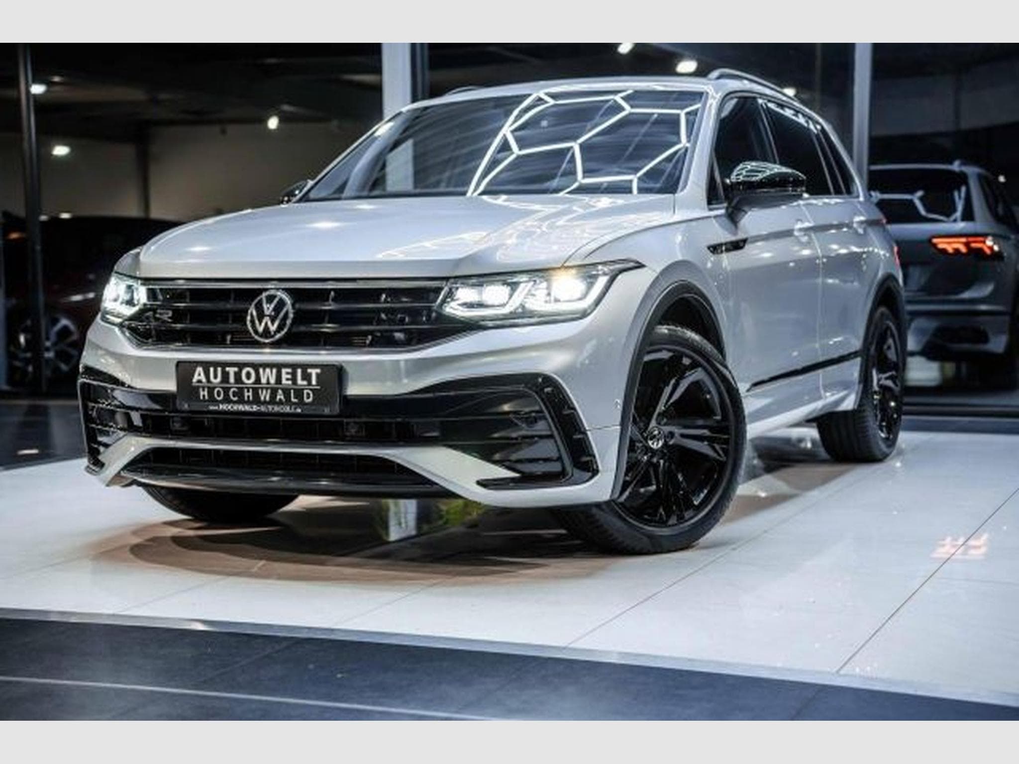 VW Tiguan Tiguan 1.5 TSI DSG R-Line NAVI IQ-LED KAMERA SHZ (2021) - Photo 2