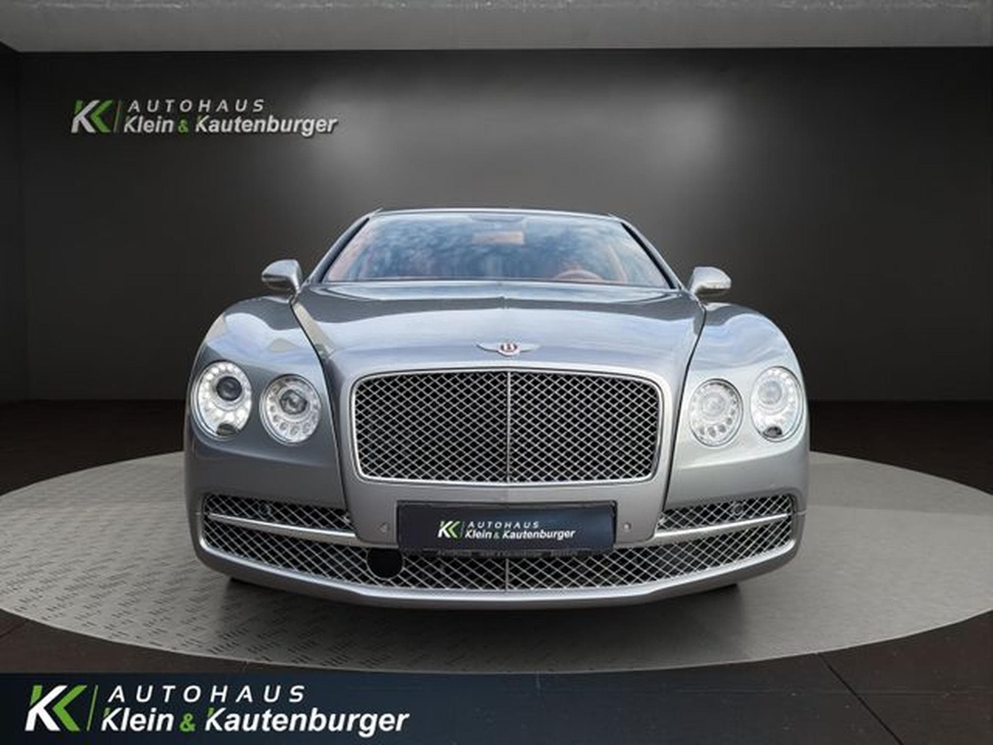 Bentley Flying Spur FLYING SPUR V8 MULLINER +VOLL+REAR-EN+SCHECKHEFT (2015) - Photo 2