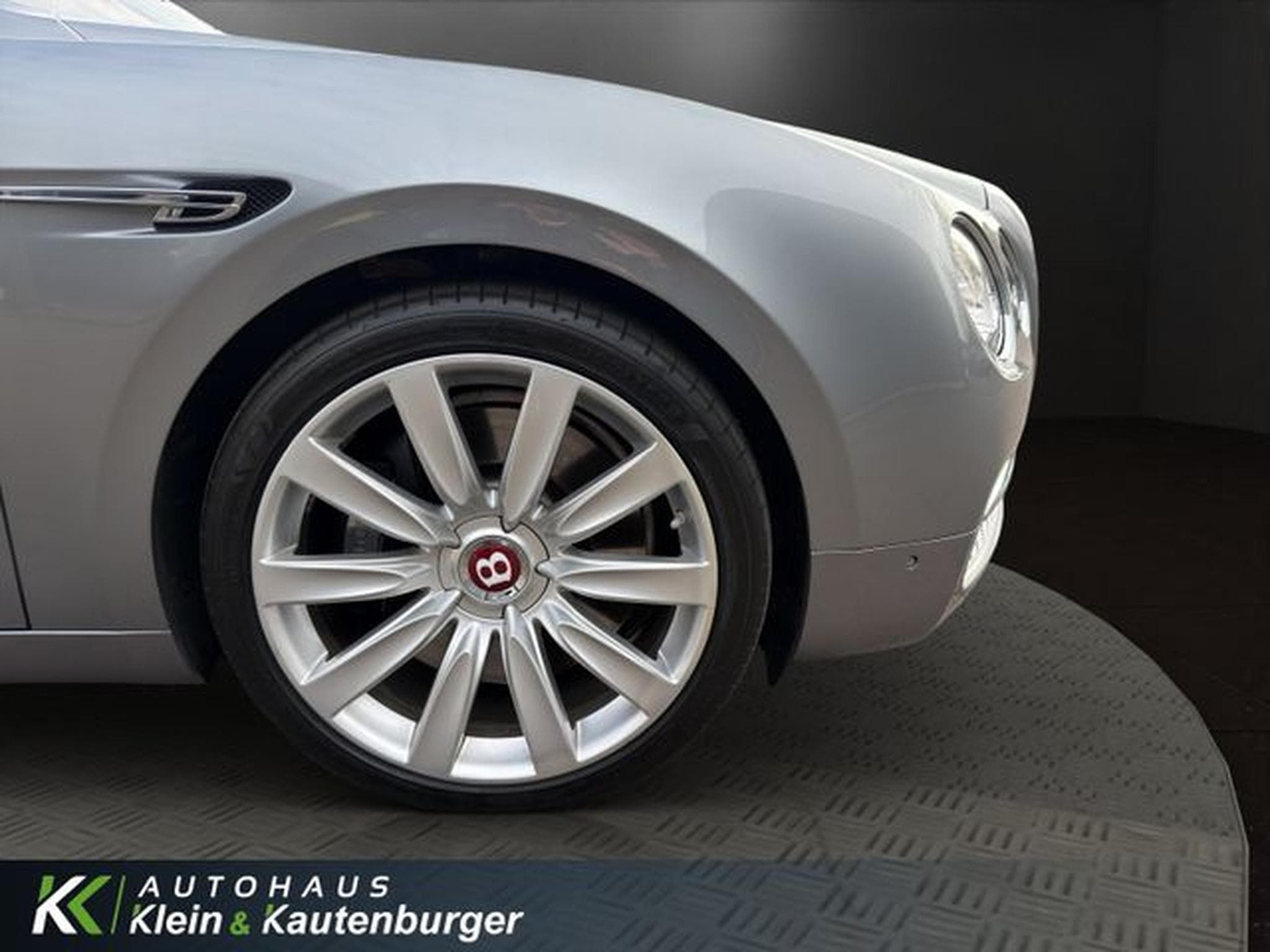 Bentley Flying Spur FLYING SPUR V8 MULLINER +VOLL+REAR-EN+SCHECKHEFT (2015) - Photo 12
