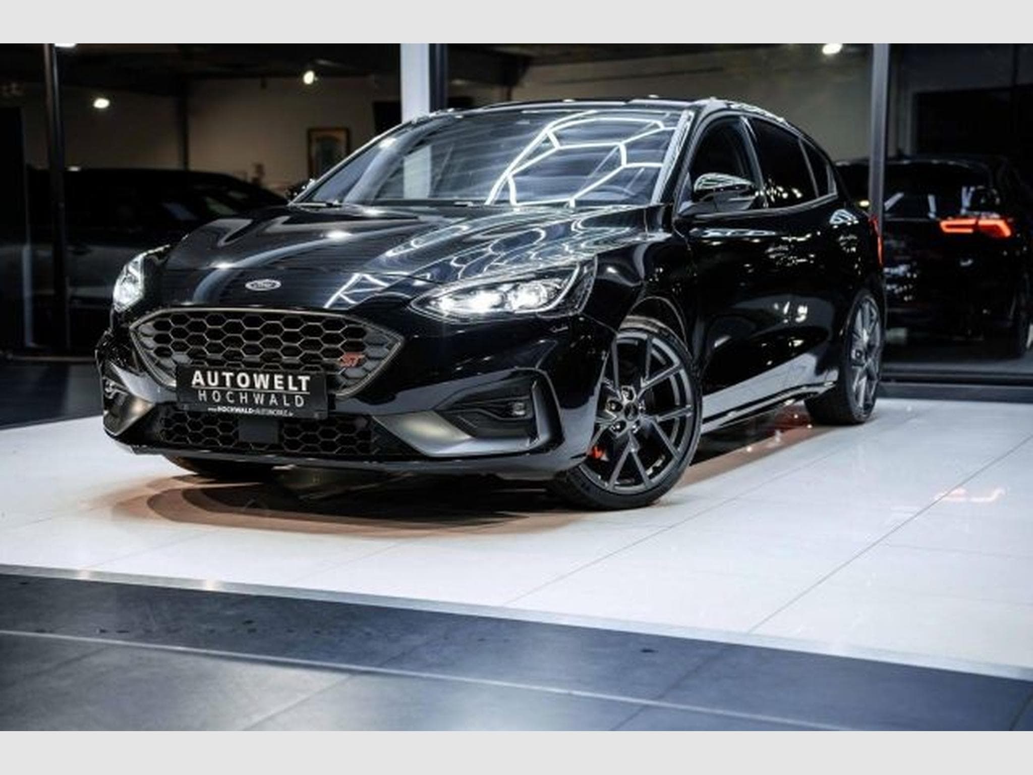 Ford Focus Focus ST 2.3 NAVI LED Recaro RFK SHZG Towkl Spur (2021) - Photo 2