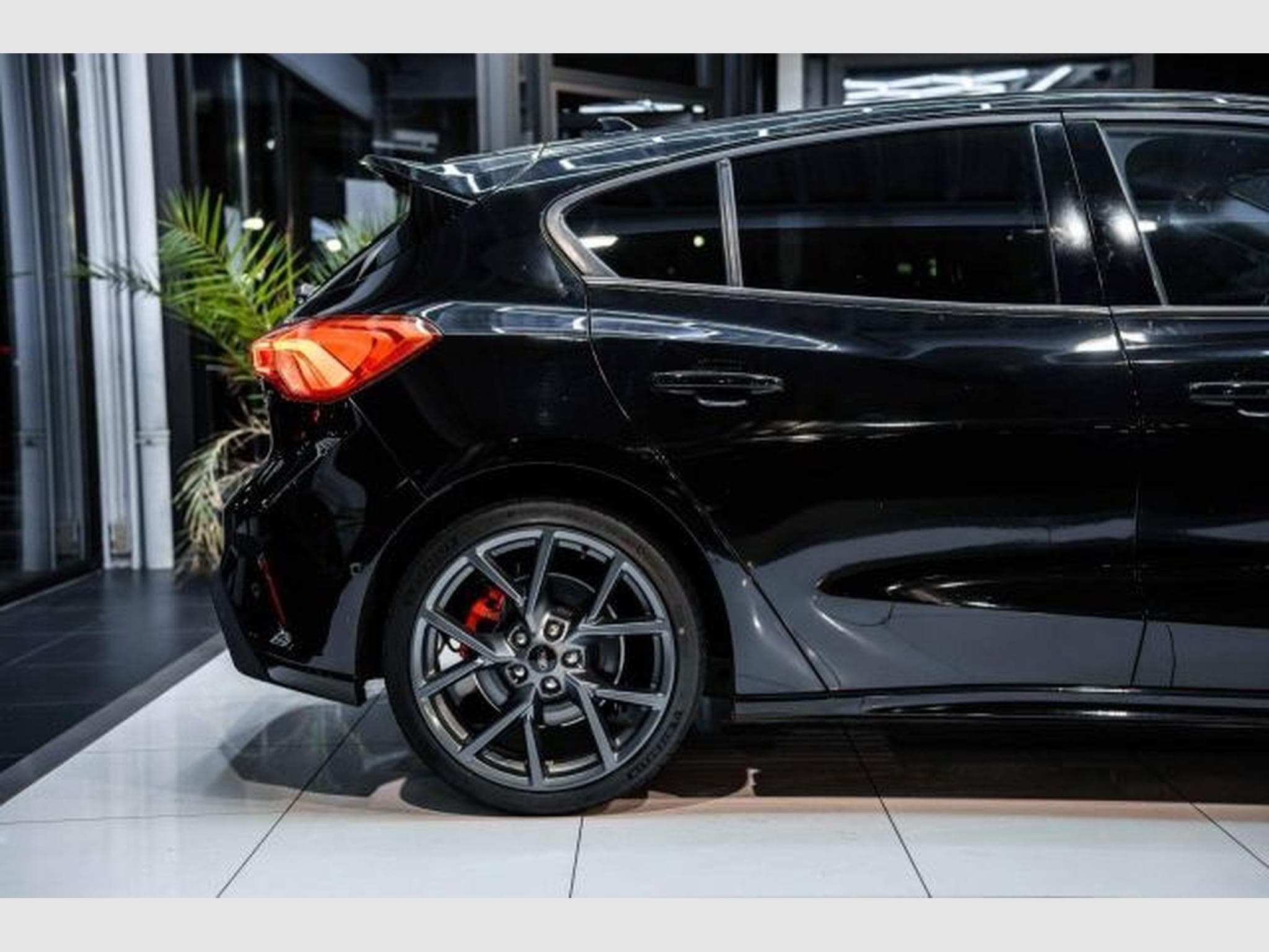 Ford Focus Focus ST 2.3 NAVI LED Recaro RFK SHZG Towkl Spur (2021) - Photo 10