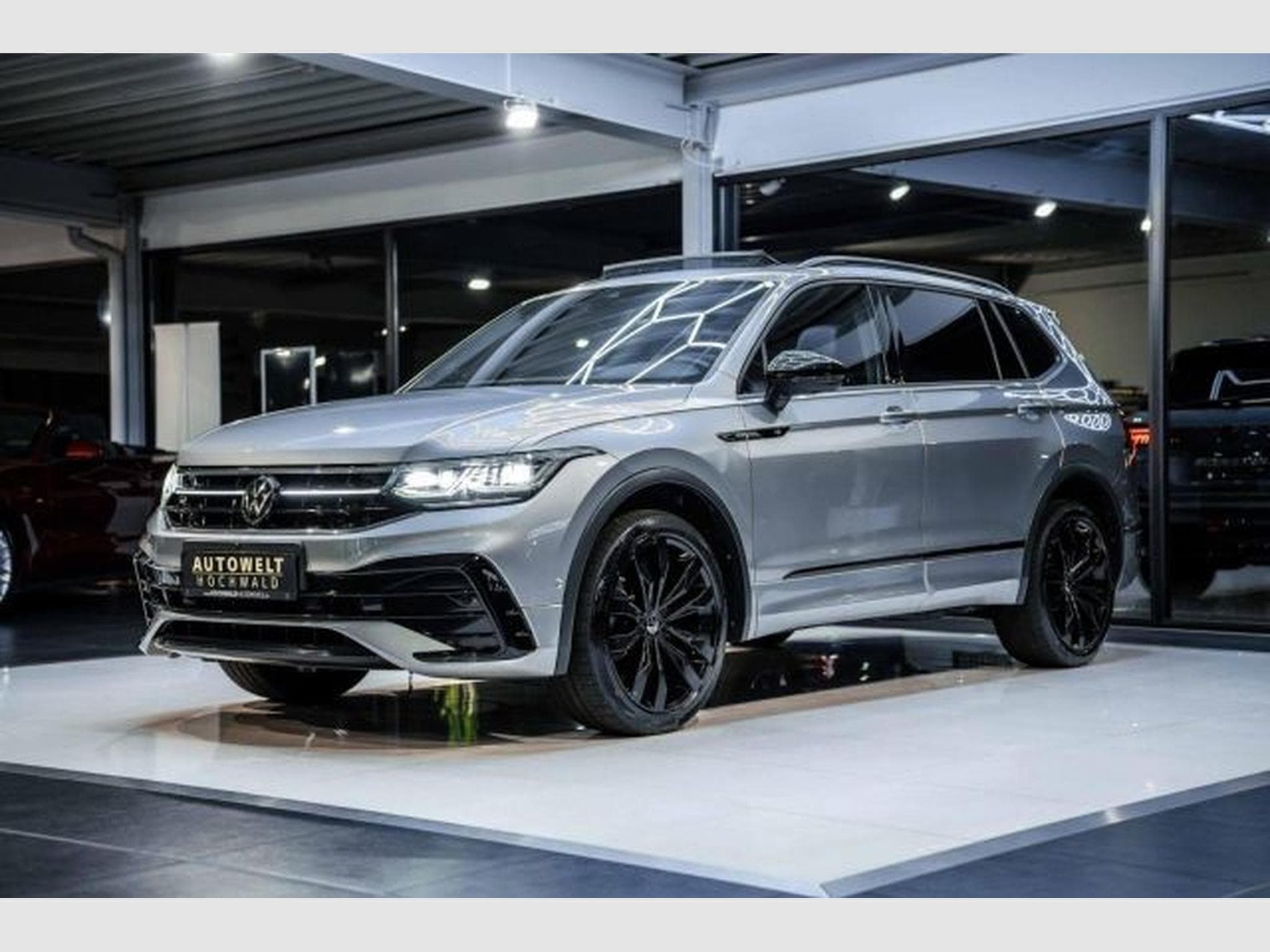 VW Tiguan Tiguan Allspace 2.0 TDI DSG R-Line 4M PANO 7-Si (2023) - Foto 5