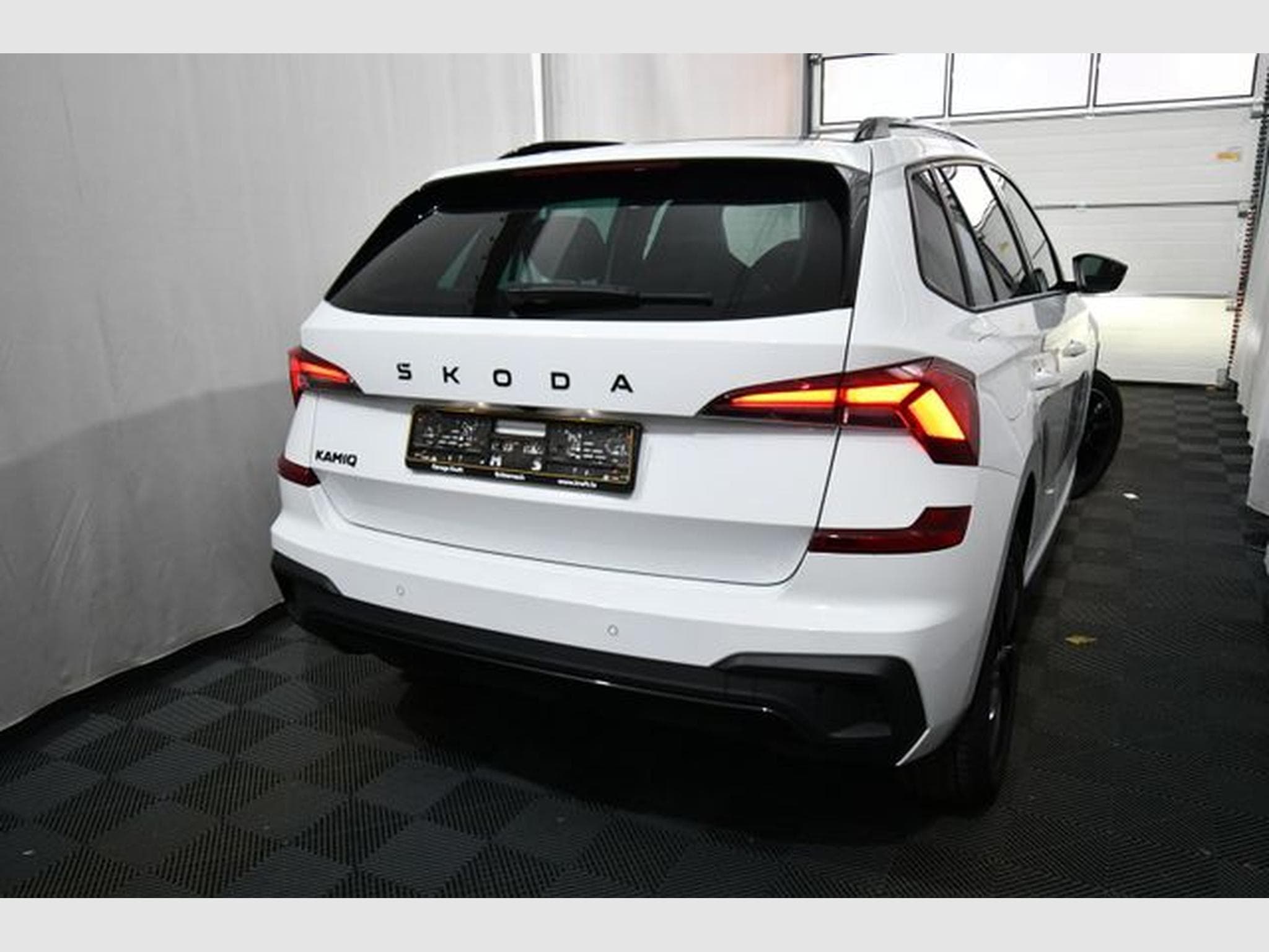 Skoda Kamiq Kamiq Monte Carlo, Navi, Pano., 17", R-View (2025) - Foto 4