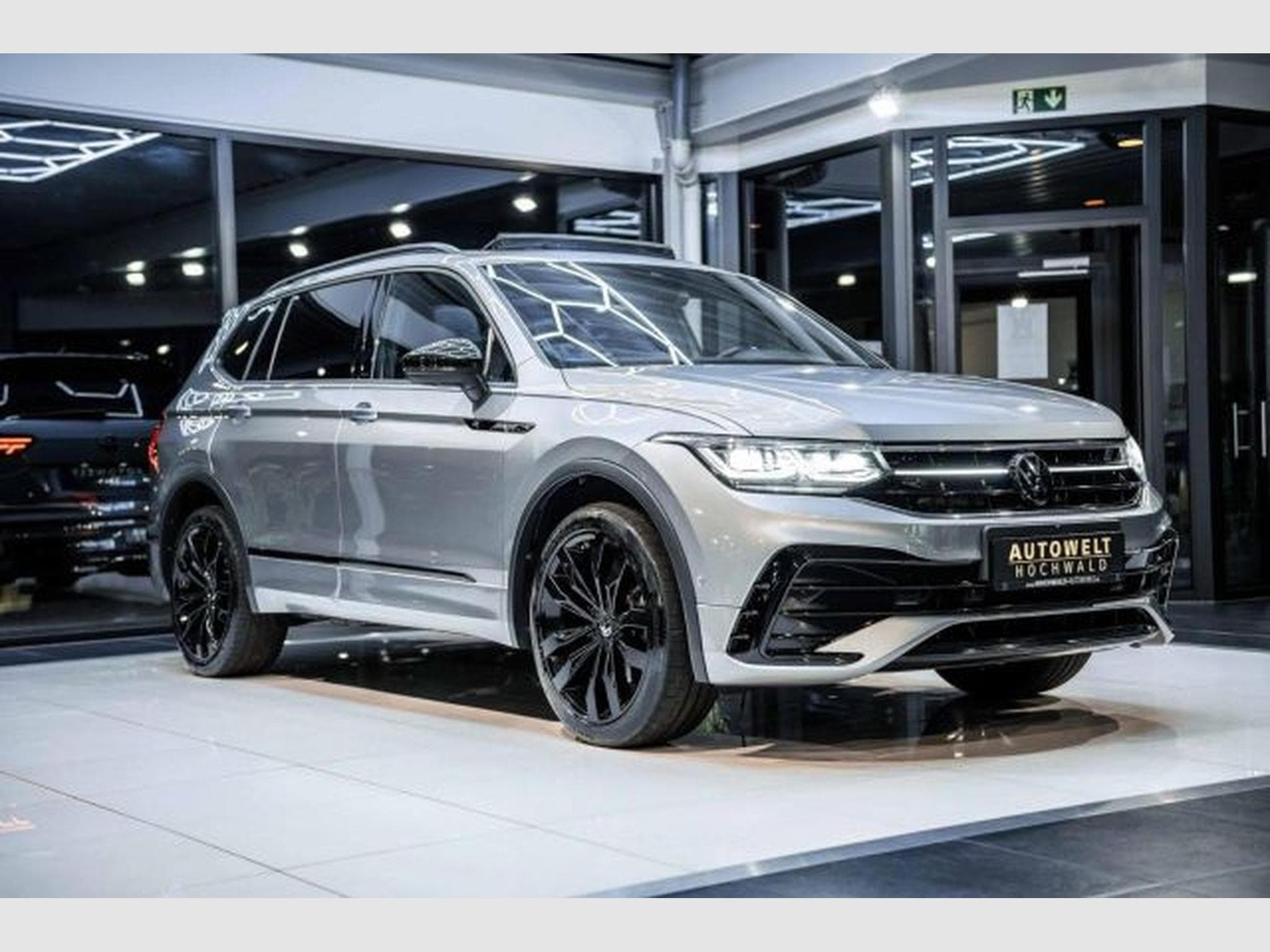 VW Tiguan Tiguan Allspace 2.0 TDI DSG R-Line 4M PANO 7-Si (2023) - Foto 7