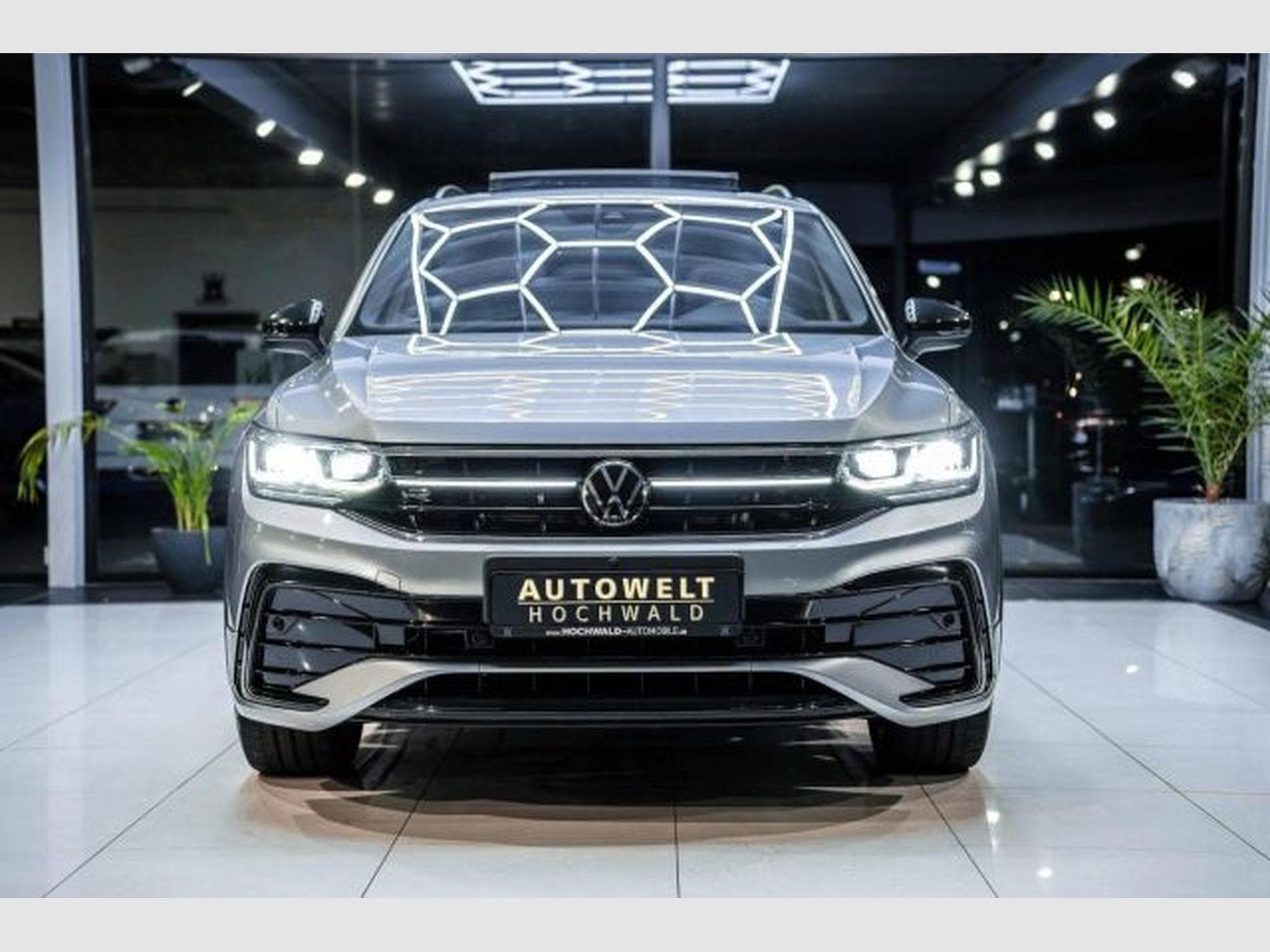 VW Tiguan Tiguan Allspace 2.0 TDI DSG R-Line 4M PANO 7-Si (2023) - Foto 6