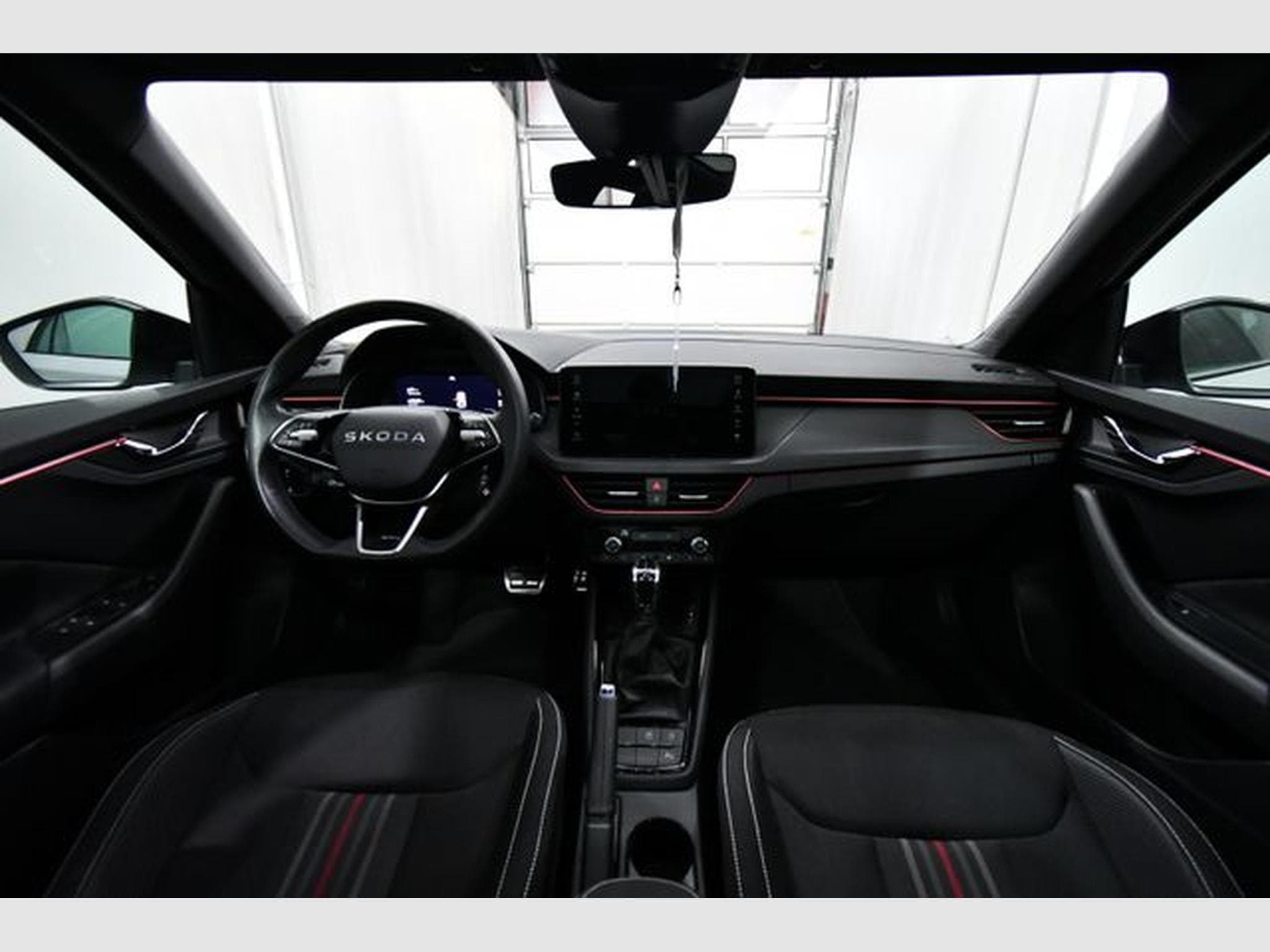 Skoda Kamiq Kamiq Monte Carlo, Navi, Pano., 17", R-View (2025) - Foto 6