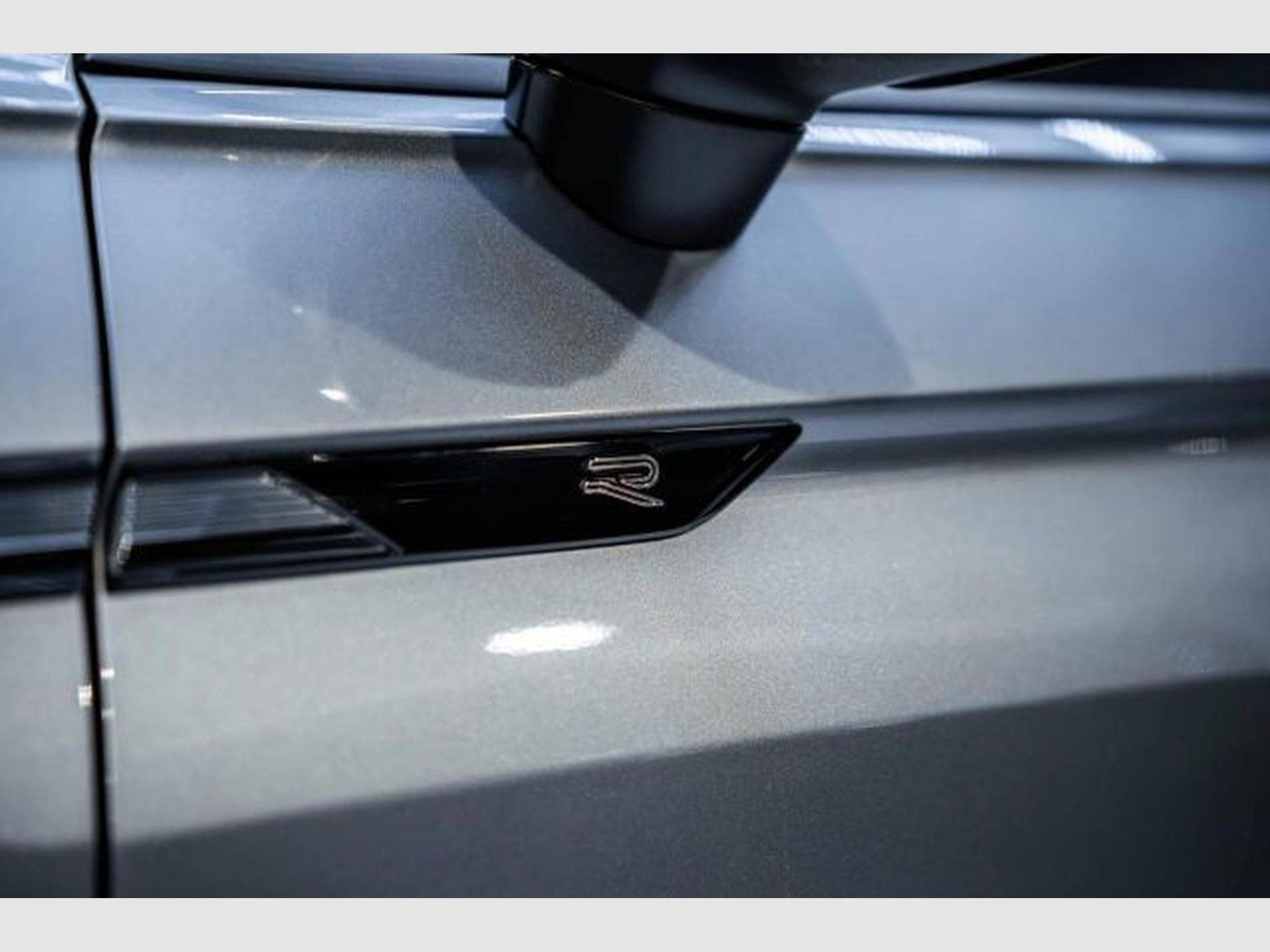 VW Tiguan Tiguan Allspace 2.0 TDI DSG R-Line 4M PANO 7-Si (2023) - Foto 10