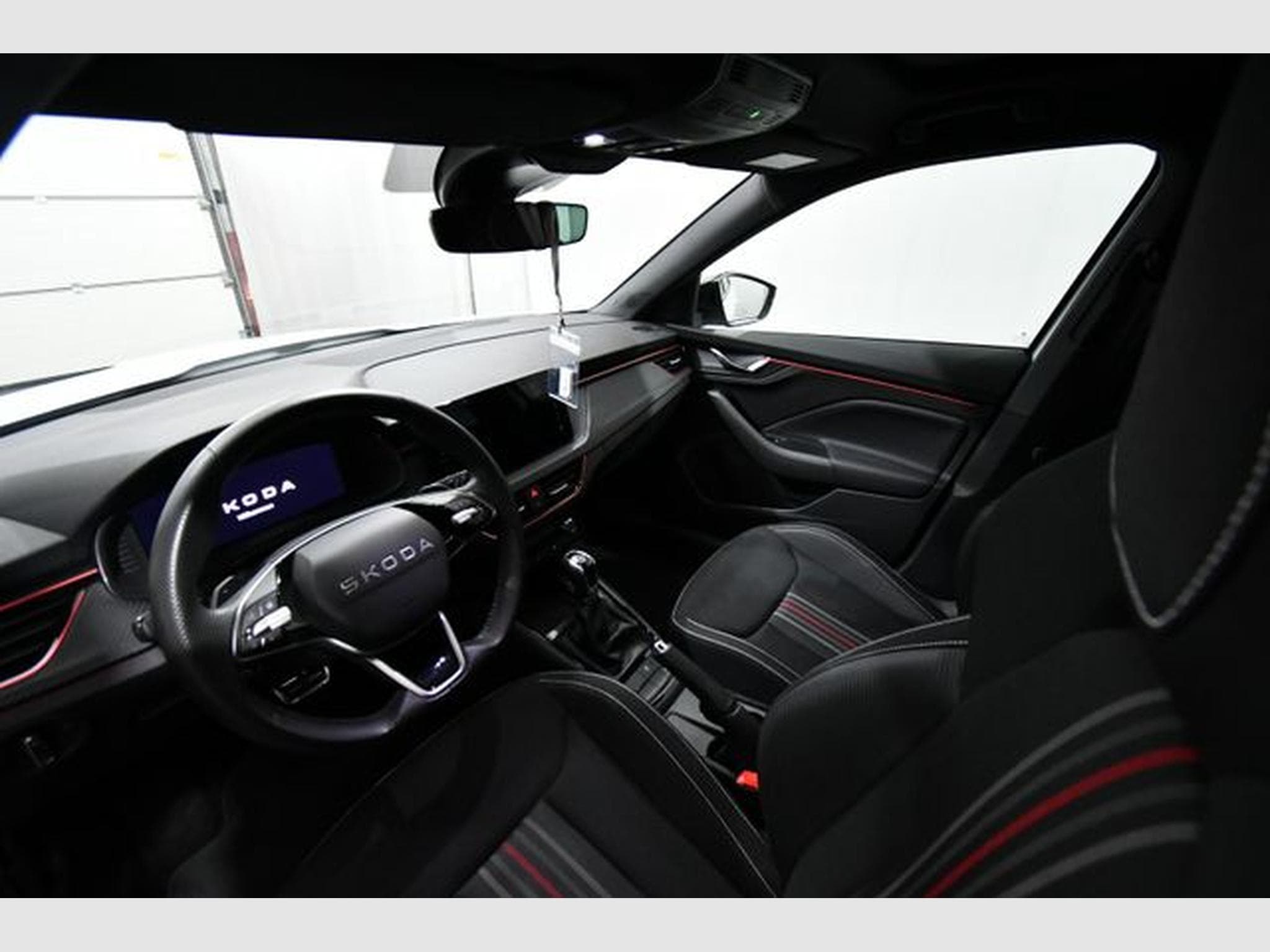 Skoda Kamiq Kamiq Monte Carlo, Navi, Pano., 17", R-View (2025) - Foto 7
