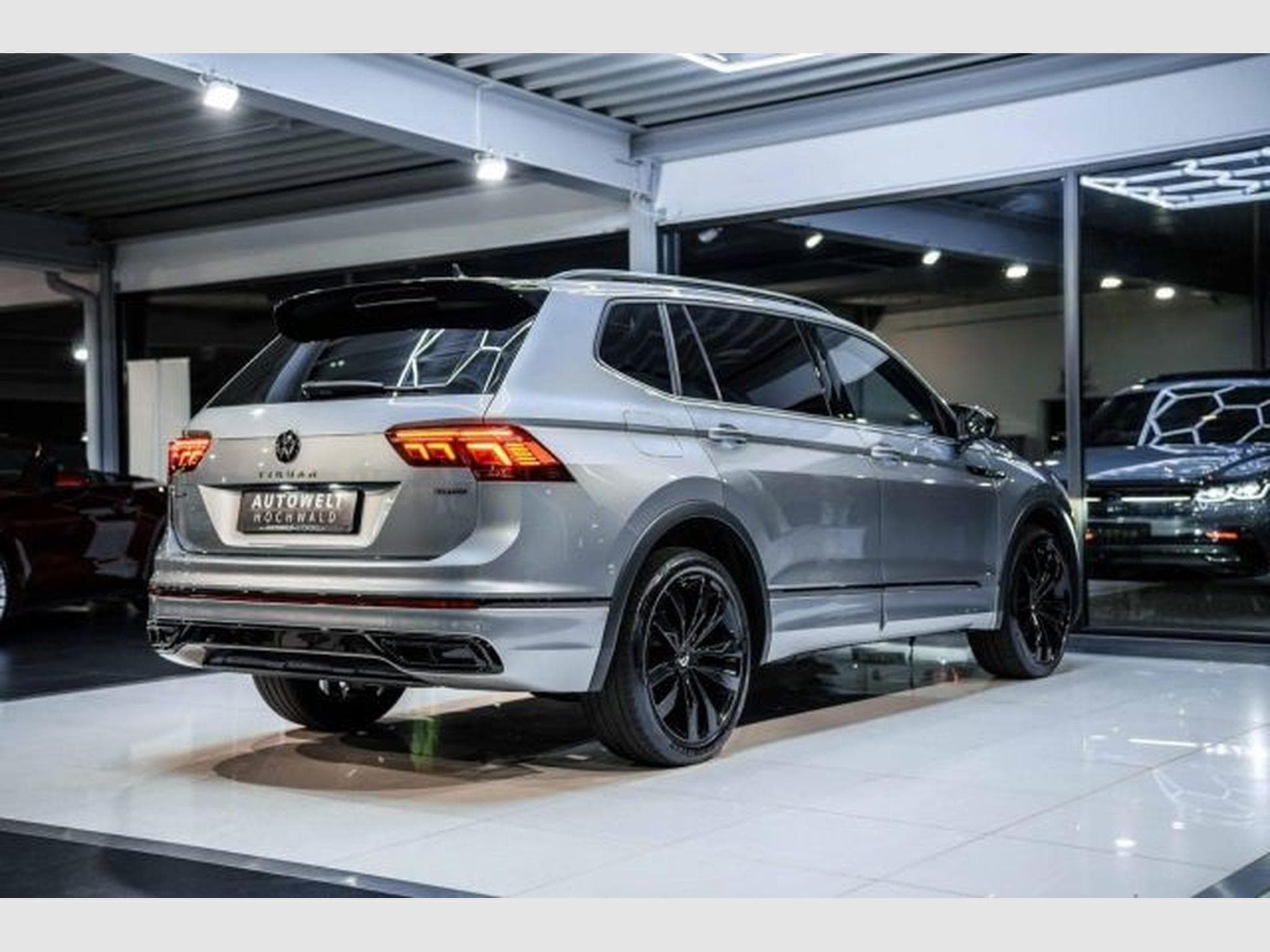 VW Tiguan Tiguan Allspace 2.0 TDI DSG R-Line 4M PANO 7-Si (2023) - Foto 15