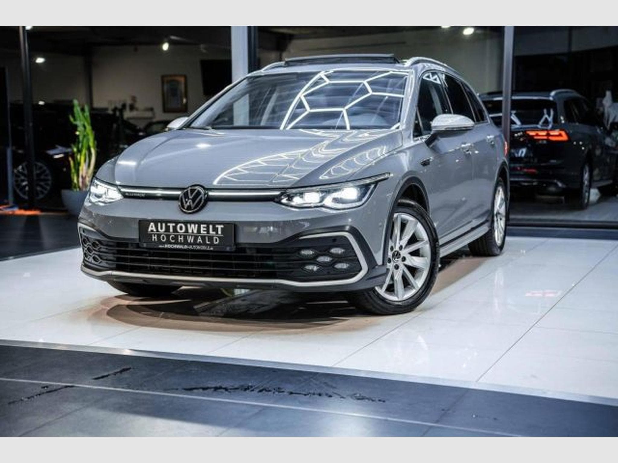 VW Golf Golf 8 Alltrack 2.0 TDI DSG 4M AHK PANO STAHZG (2022) - Foto 2