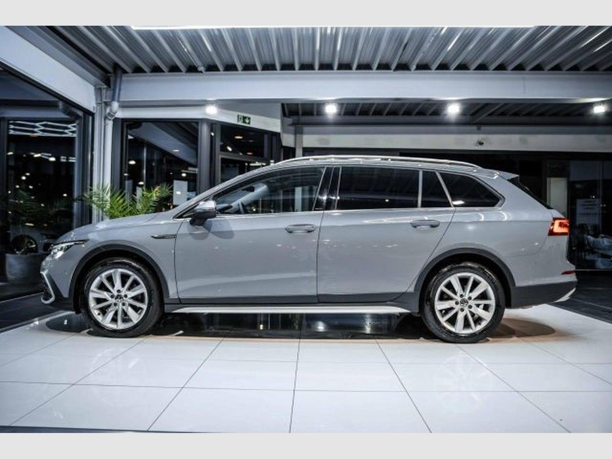 VW Golf Golf 8 Alltrack 2.0 TDI DSG 4M AHK PANO STAHZG (2022) - Foto 11