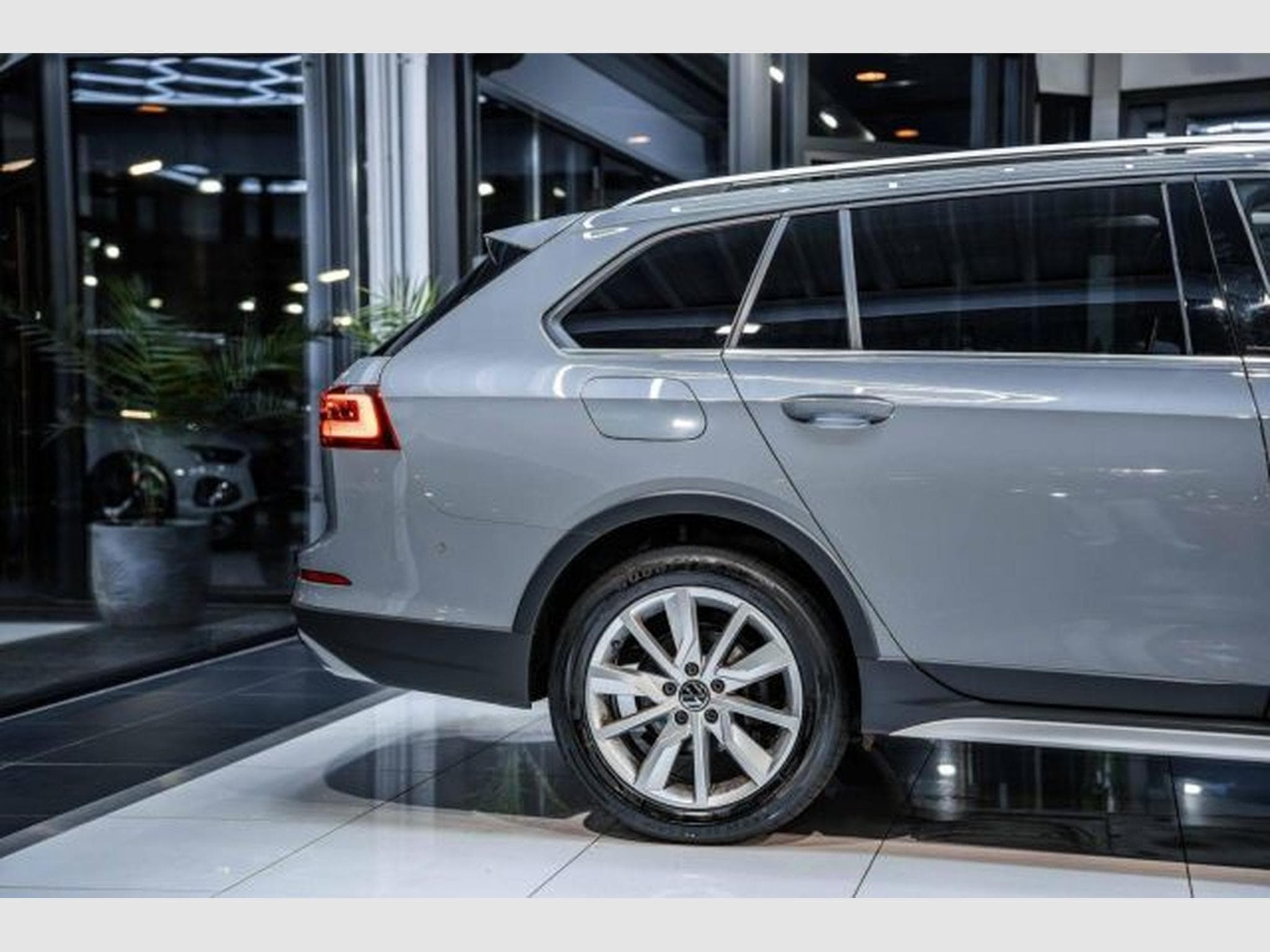 VW Golf Golf 8 Alltrack 2.0 TDI DSG 4M AHK PANO STAHZG (2022) - Foto 9