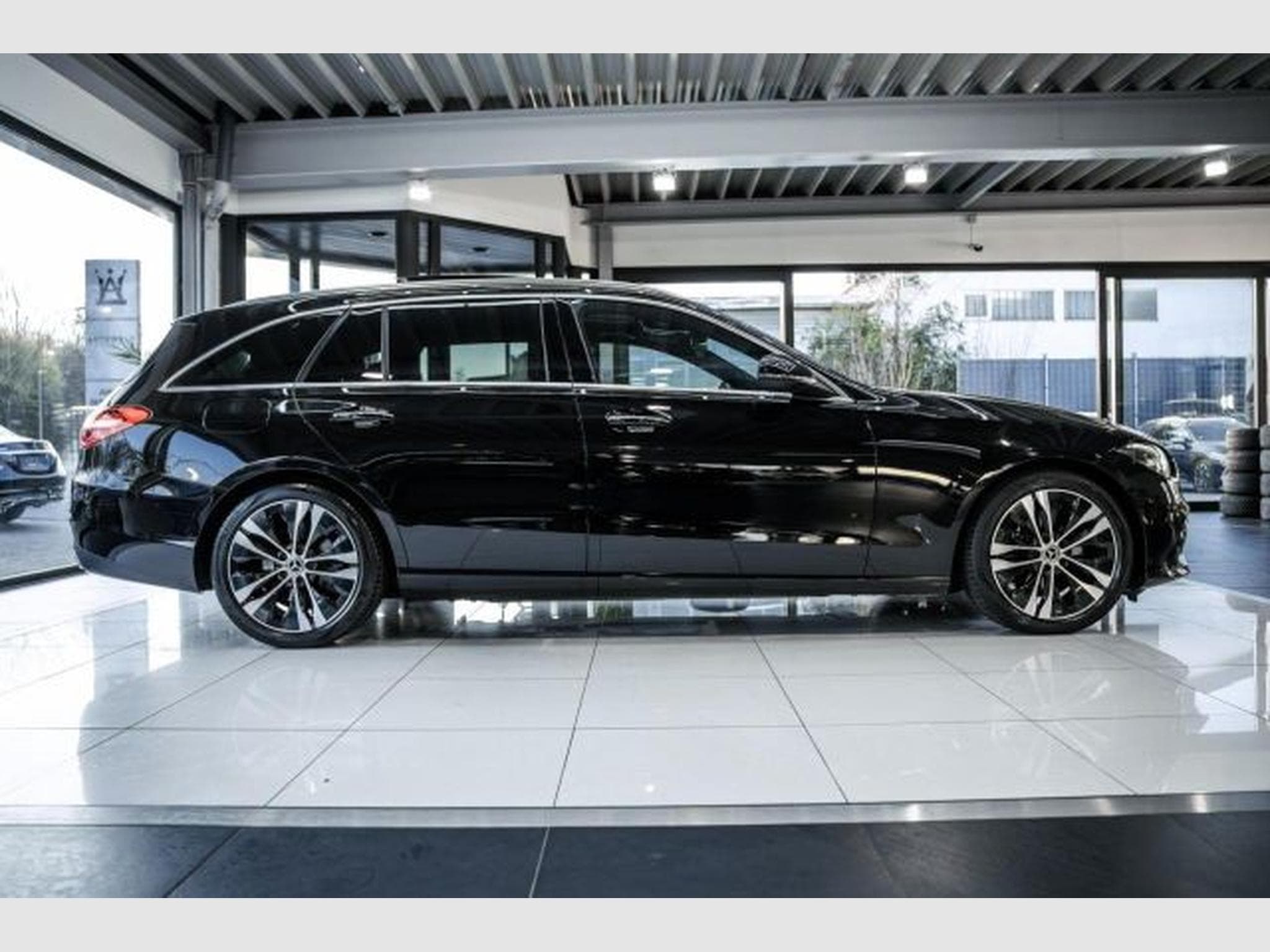 Mercedes C 220 C 220d T 9G Avantgarde NAVI LED RFK PANO Burmest (2023) - Foto 8