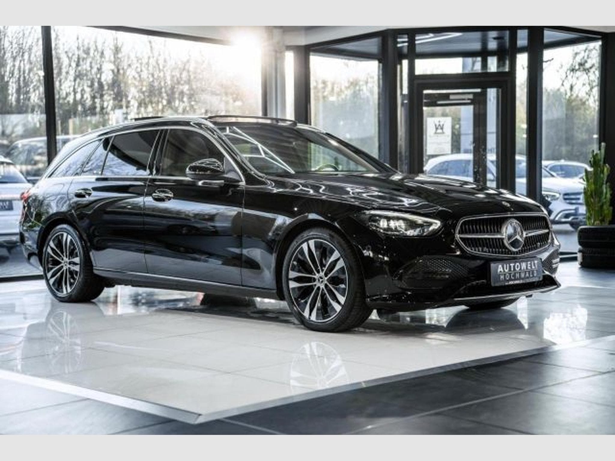 Mercedes C 220 C 220d T 9G Avantgarde NAVI LED RFK PANO Burmest (2023) - Foto 7