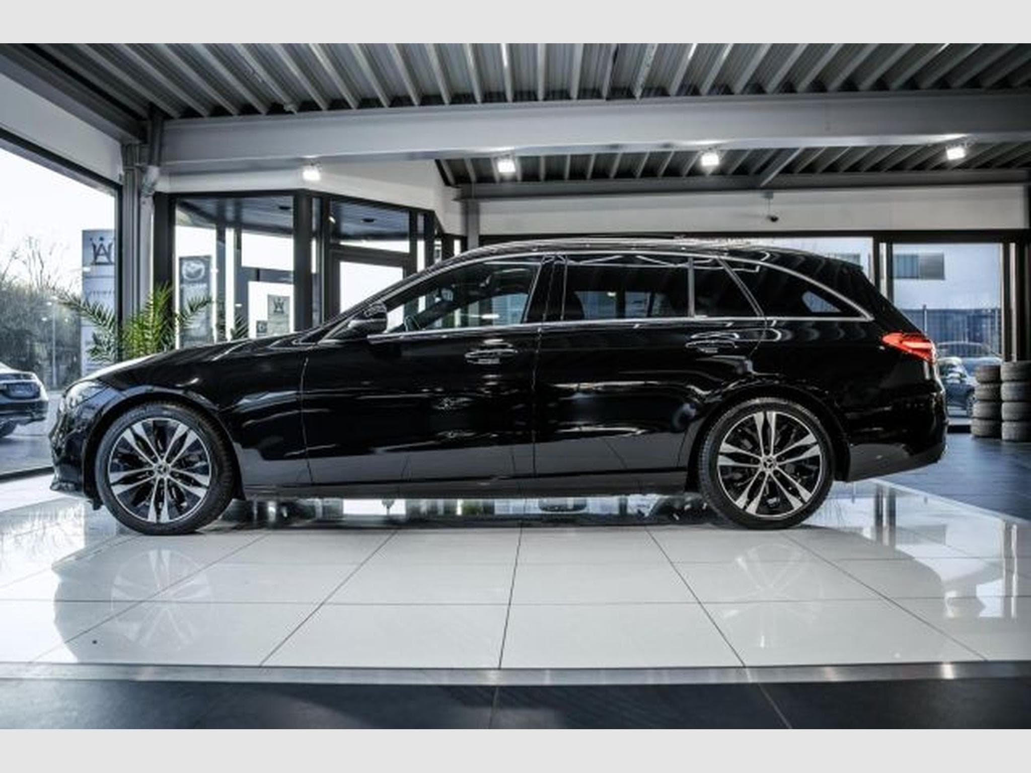 Mercedes C 220 C 220d T 9G Avantgarde NAVI LED RFK PANO Burmest (2023) - Foto 11