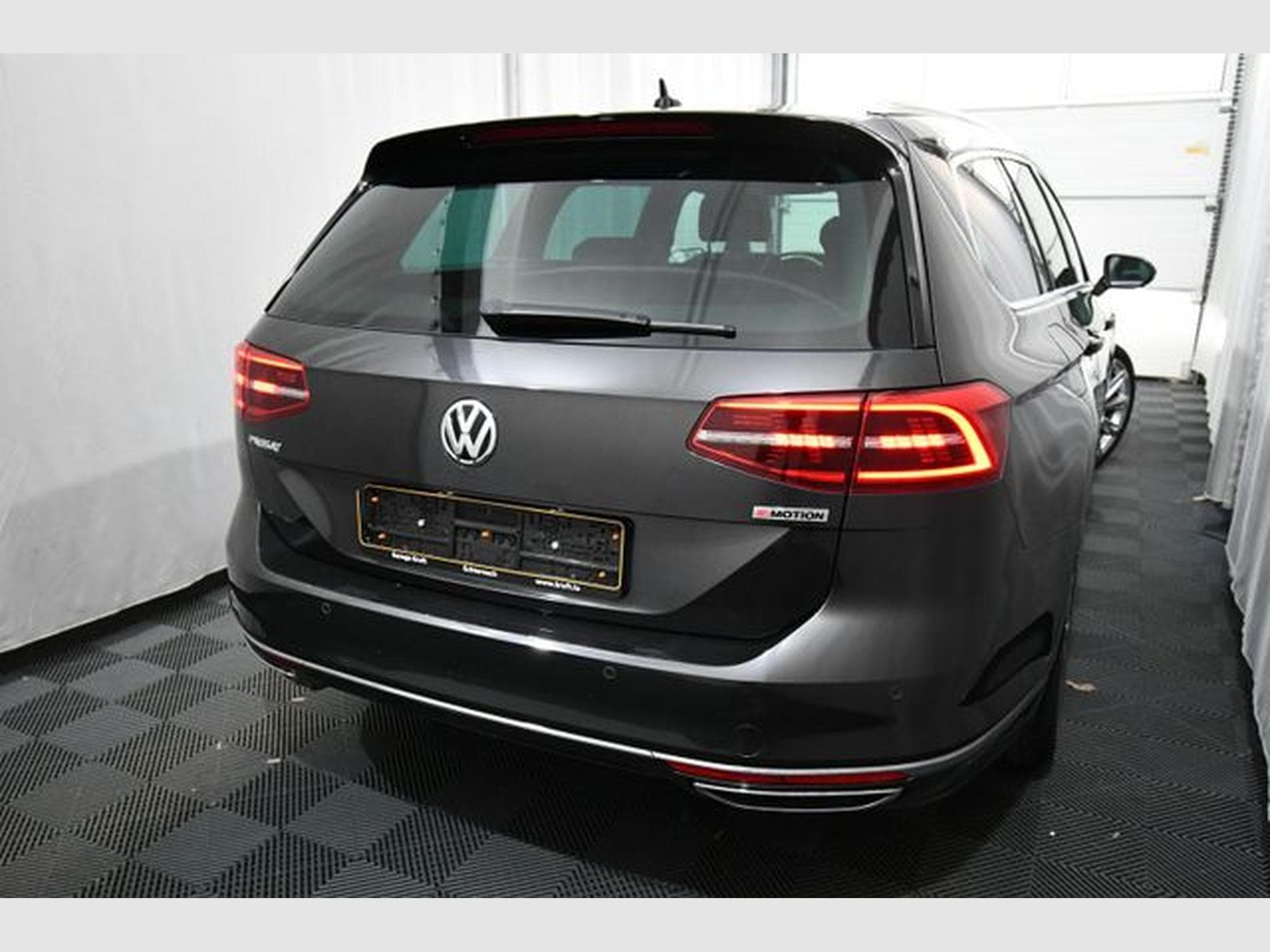 VW Passat Passat Variant R-Line 4Motion, AHK, DCC, Pano., (2019) - Foto 3