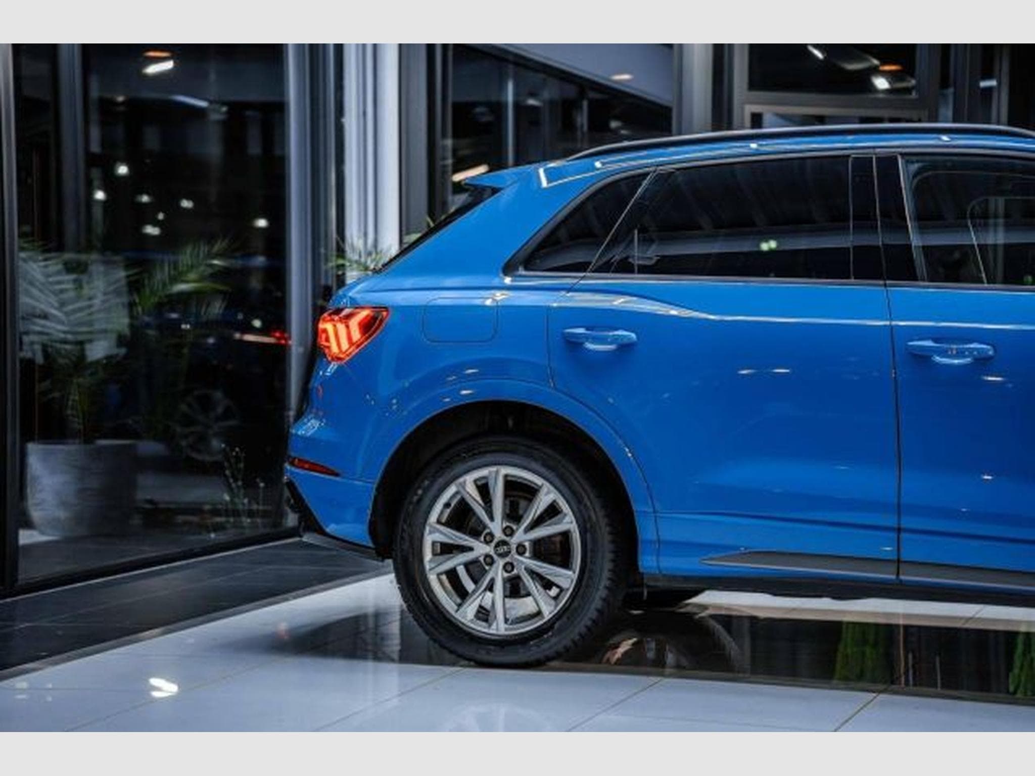 Audi Q3 Q3 2.0 TDI S-tronic S-Line NAVI LED PDC VIRTUAL (2022) - Photo 9