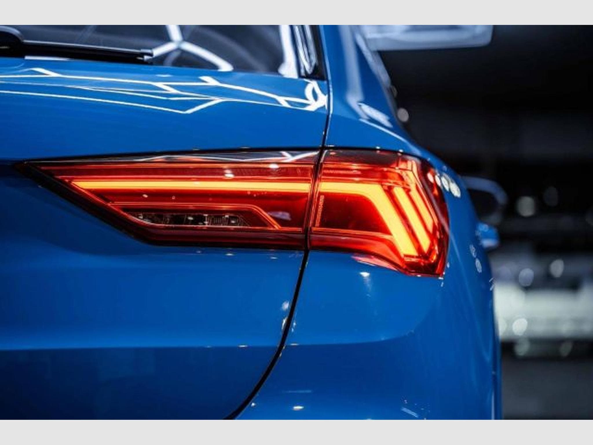 Audi Q3 Q3 2.0 TDI S-tronic S-Line NAVI LED PDC VIRTUAL (2022) - Photo 15