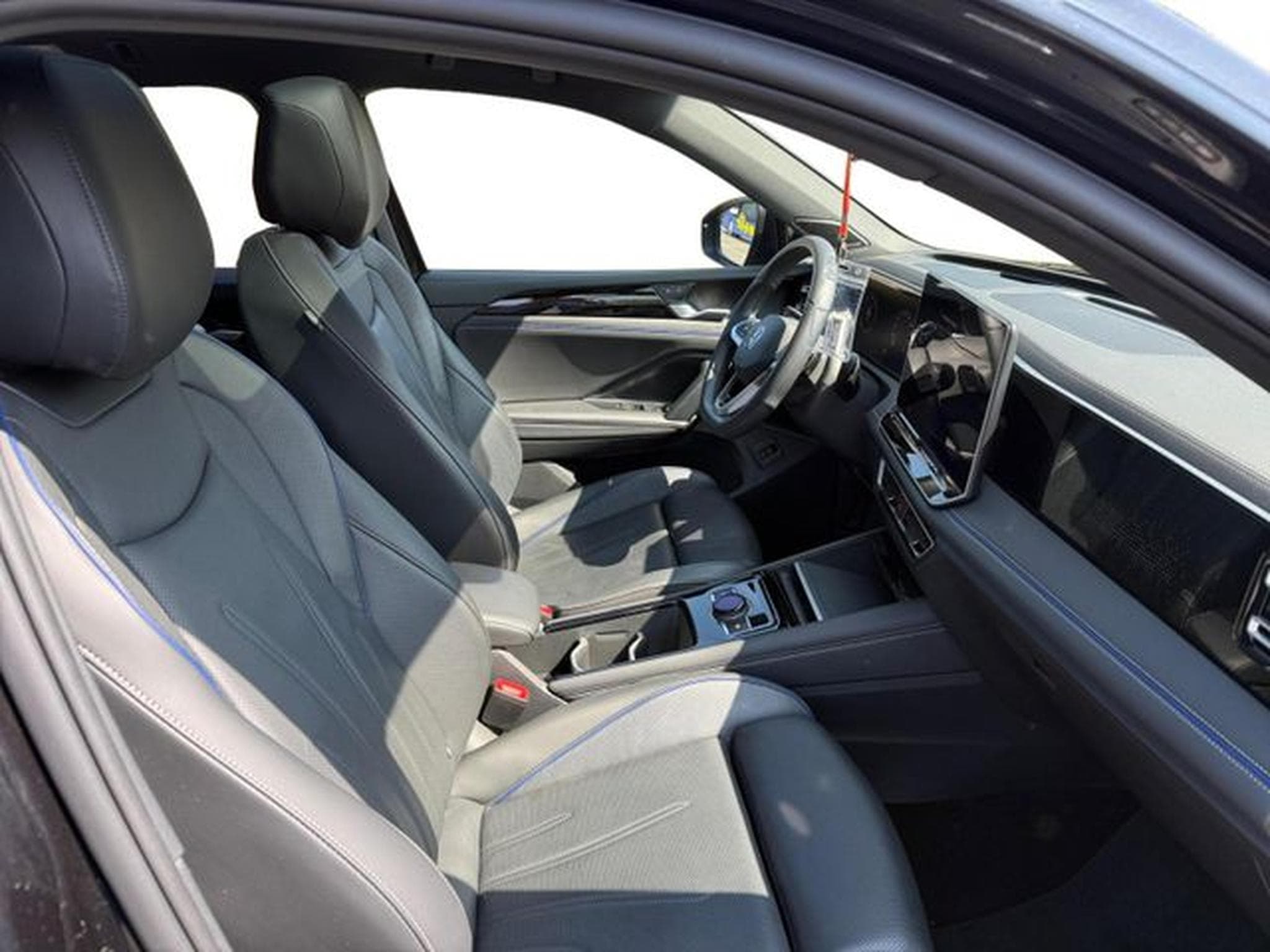 VW Tiguan Tiguan 2.0 TDI R-Line Black Style, AHK, DCC, 2f. (2024) - Foto 14