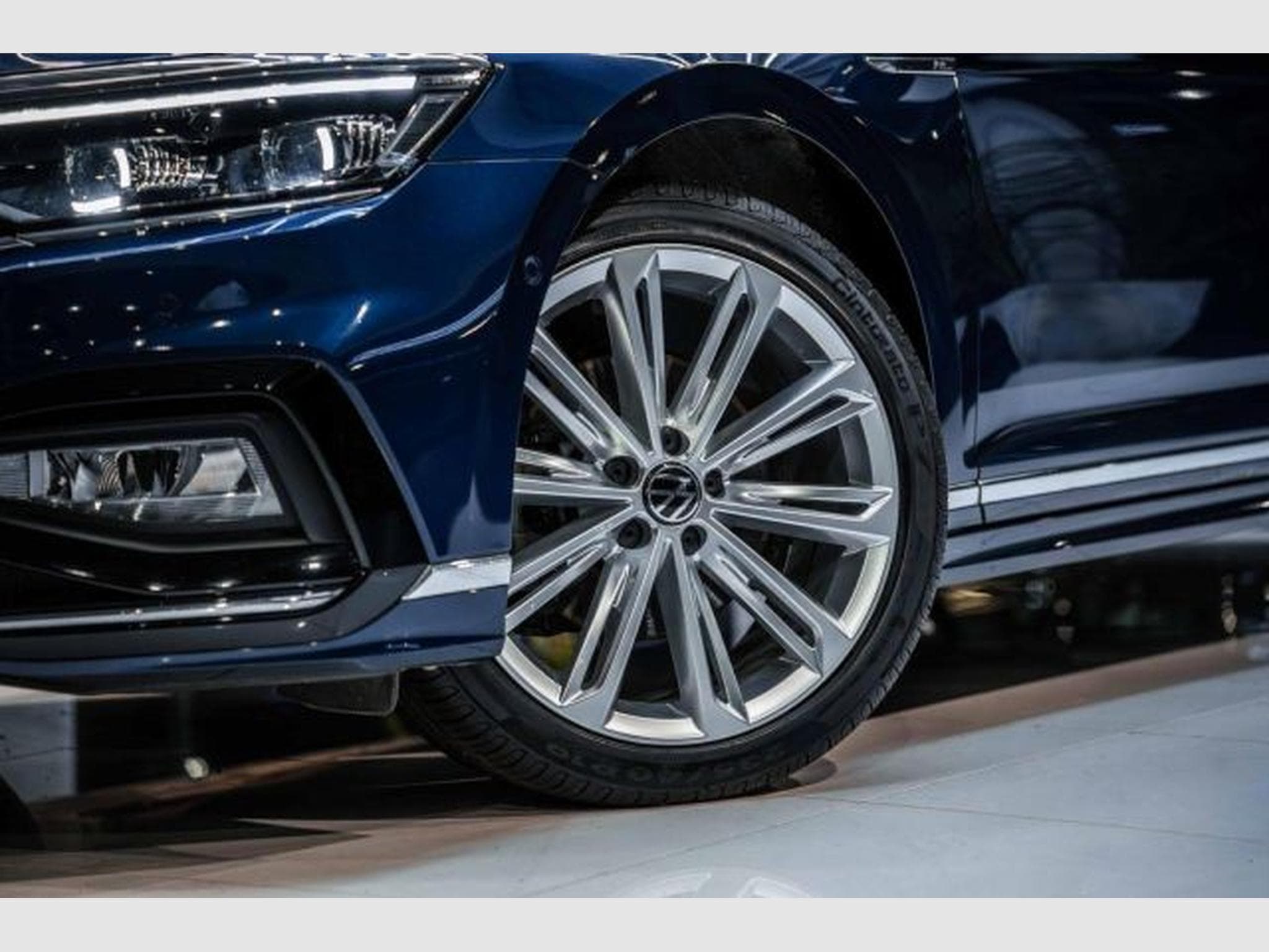 VW Passat Passat Variant 2.0 TDI DSG 2x R-Line STAHZG H&amp;K (2022) - Foto 4