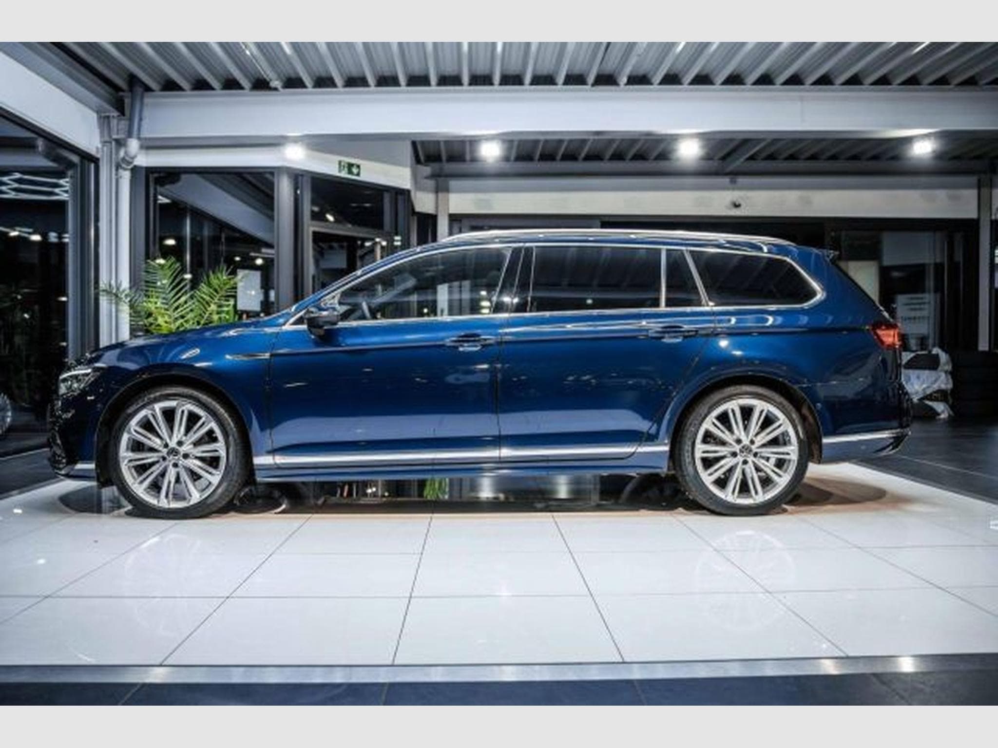 VW Passat Passat Variant 2.0 TDI DSG 2x R-Line STAHZG H&amp;K (2022) - Foto 12
