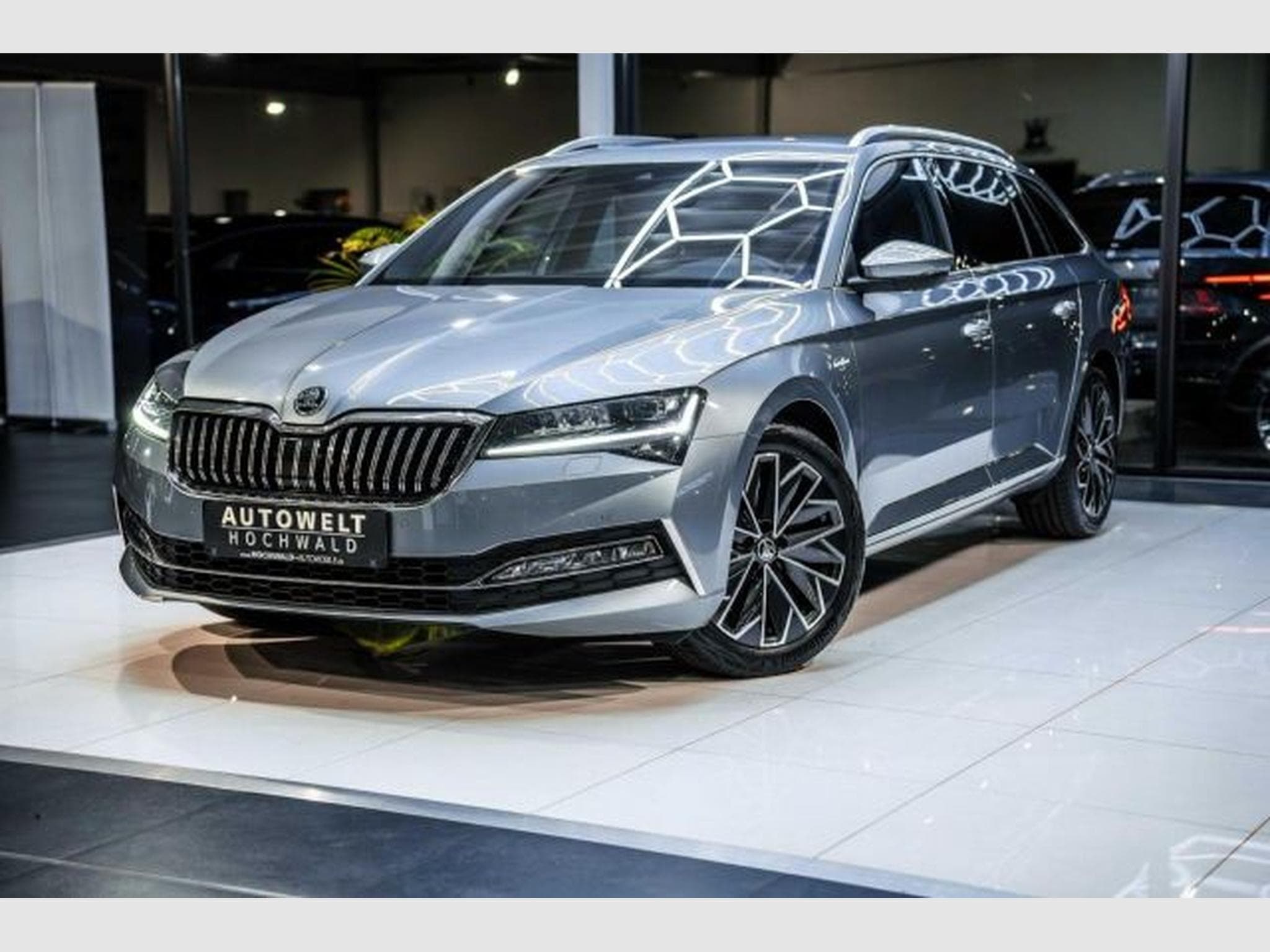 Skoda Superb Superb 2.0 TDI DSG Laurin &amp; Klement STAHZG AHK (2021) - Foto 2