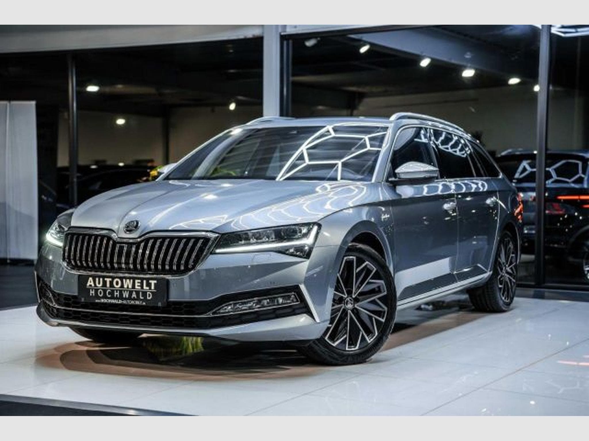 Skoda Superb Superb 2.0 TDI DSG Laurin &amp; Klement STAHZG AHK (2021) - Foto 3