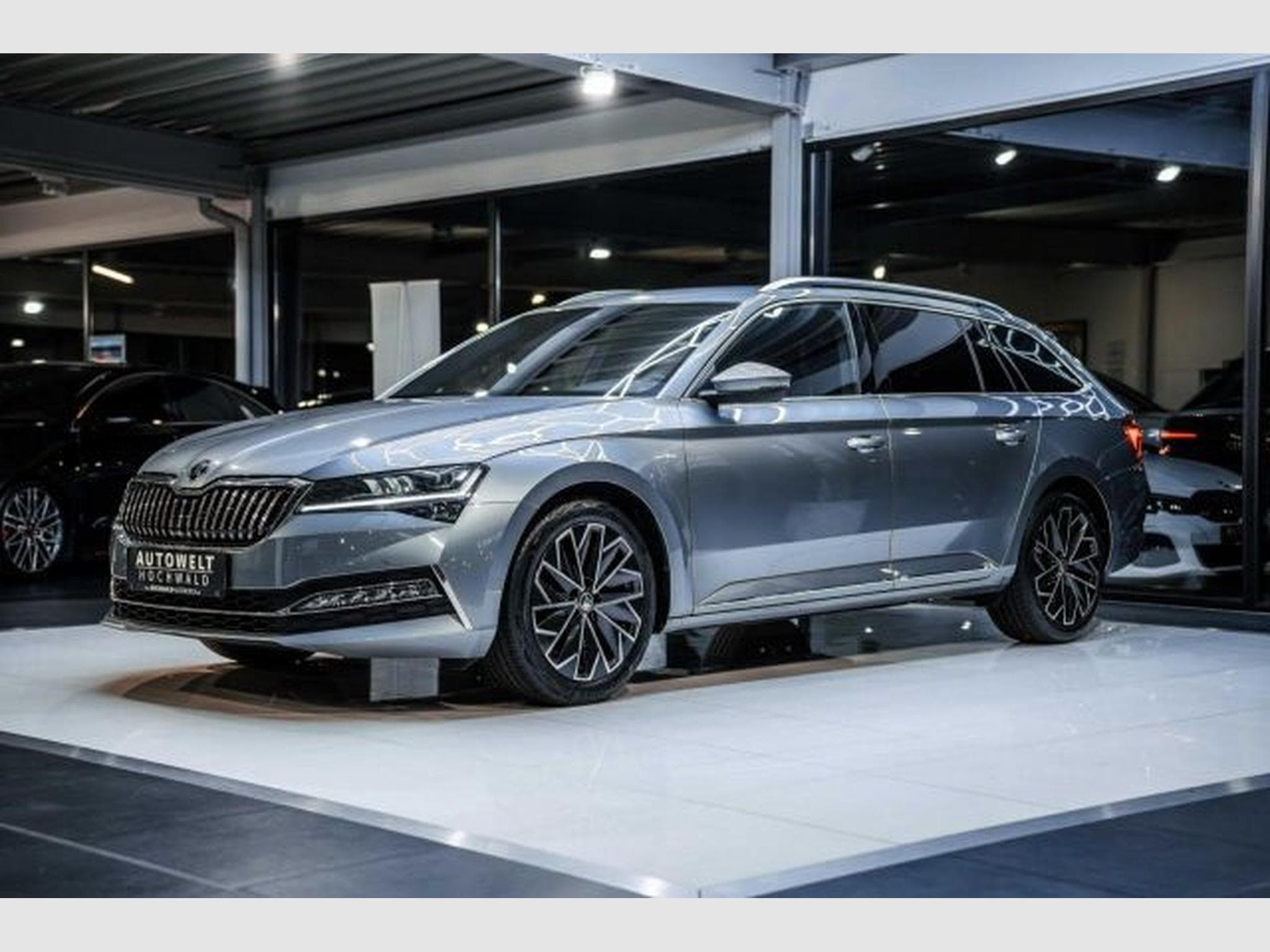 Skoda Superb Superb 2.0 TDI DSG Laurin &amp; Klement STAHZG AHK (2021) - Foto 5