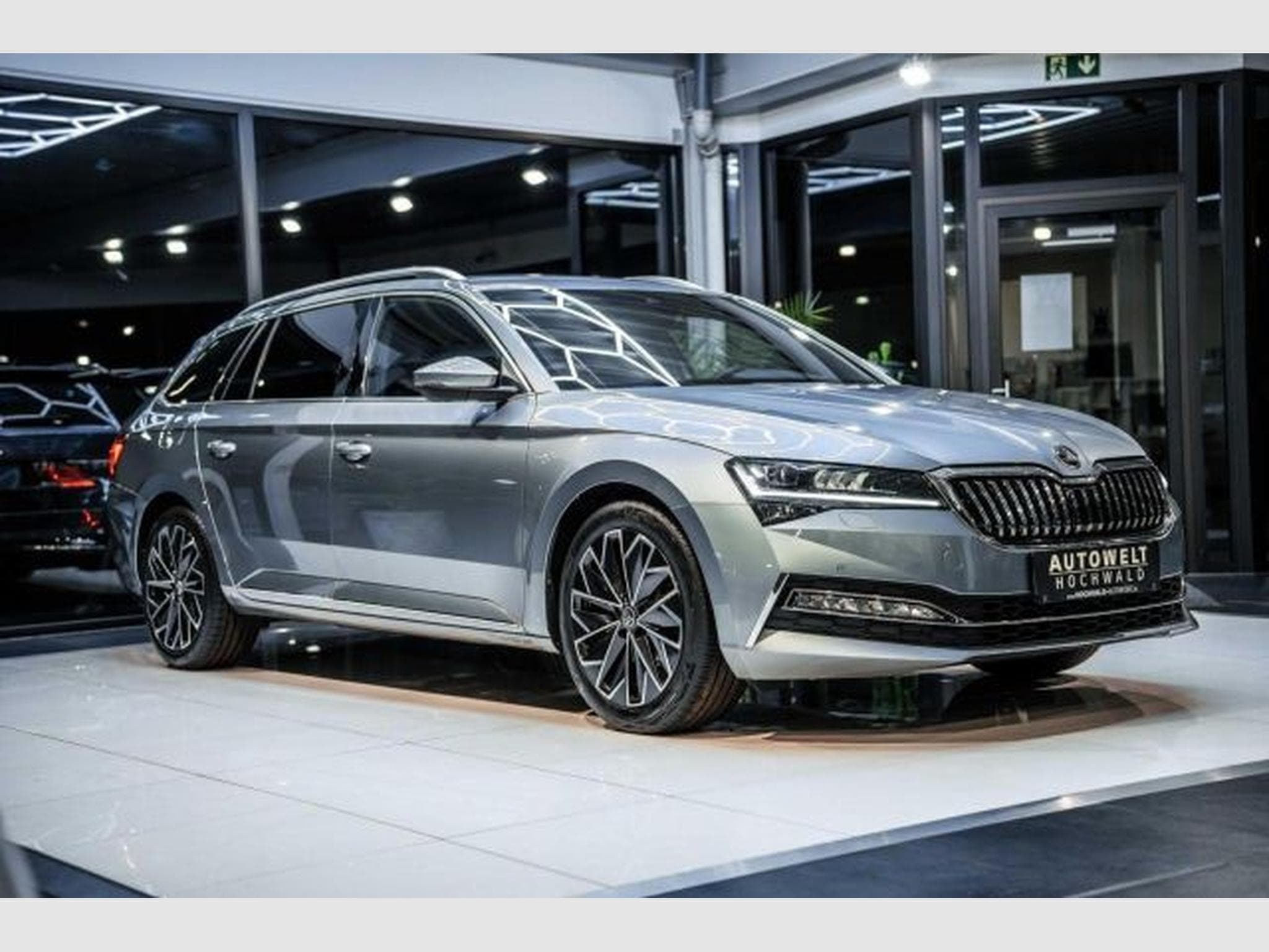 Skoda Superb Superb 2.0 TDI DSG Laurin &amp; Klement STAHZG AHK (2021) - Foto 7