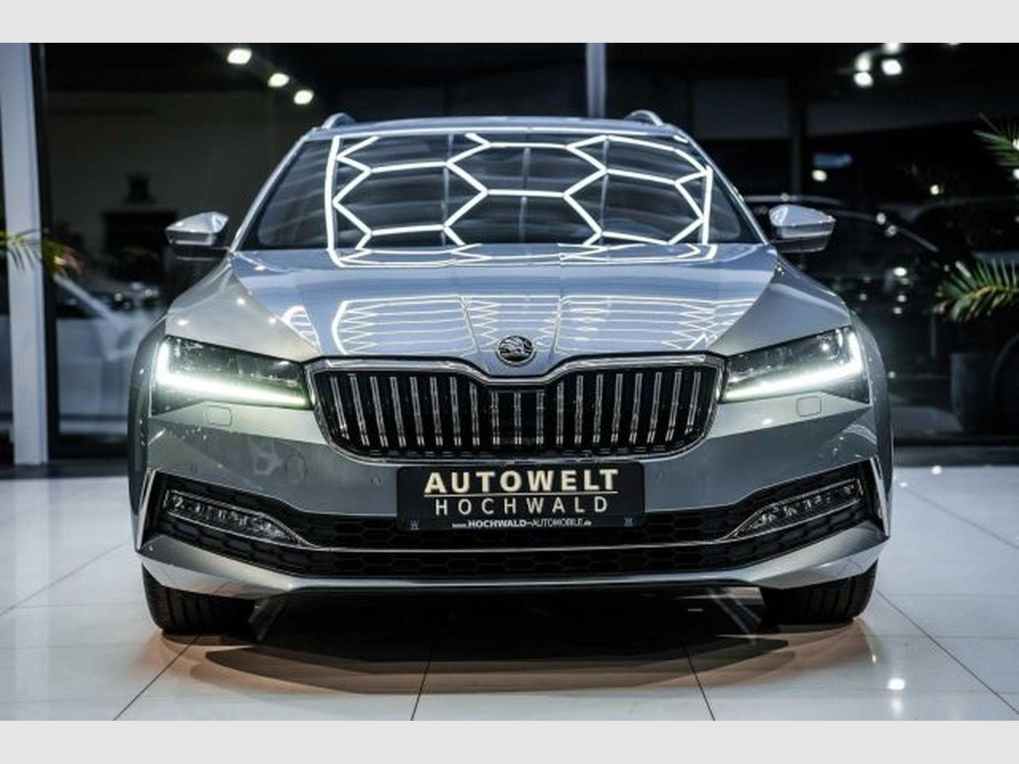 Skoda Superb Superb 2.0 TDI DSG Laurin &amp; Klement STAHZG AHK (2021) - Foto 6