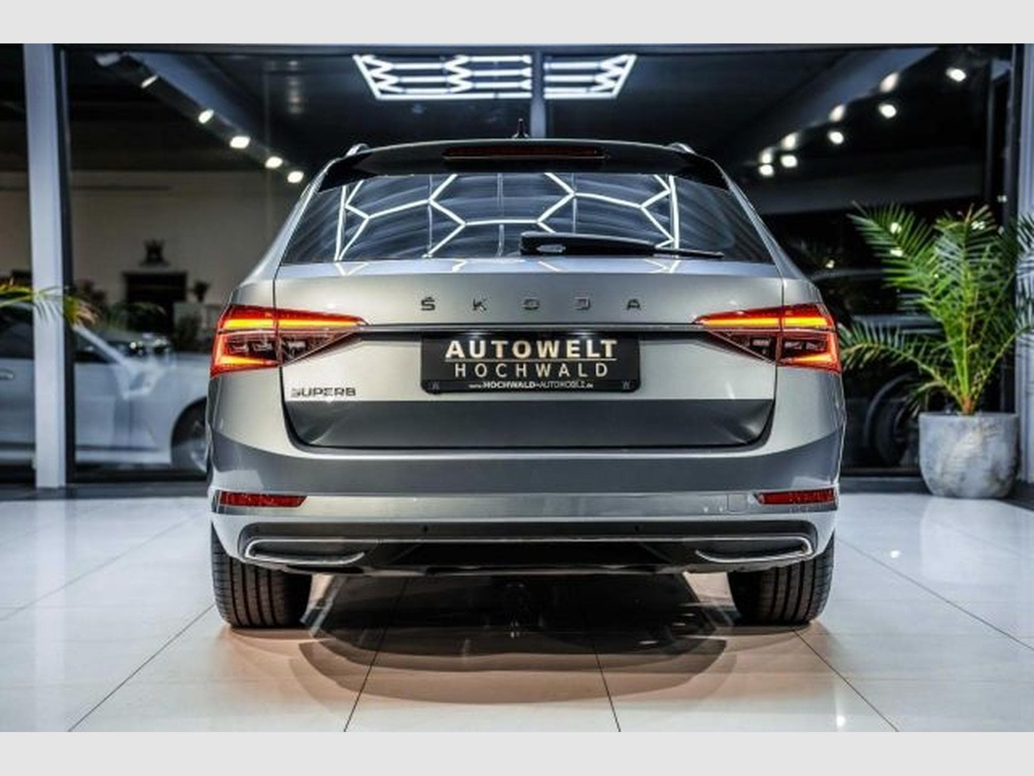 Skoda Superb Superb 2.0 TDI DSG Laurin &amp; Klement STAHZG AHK (2021) - Foto 14