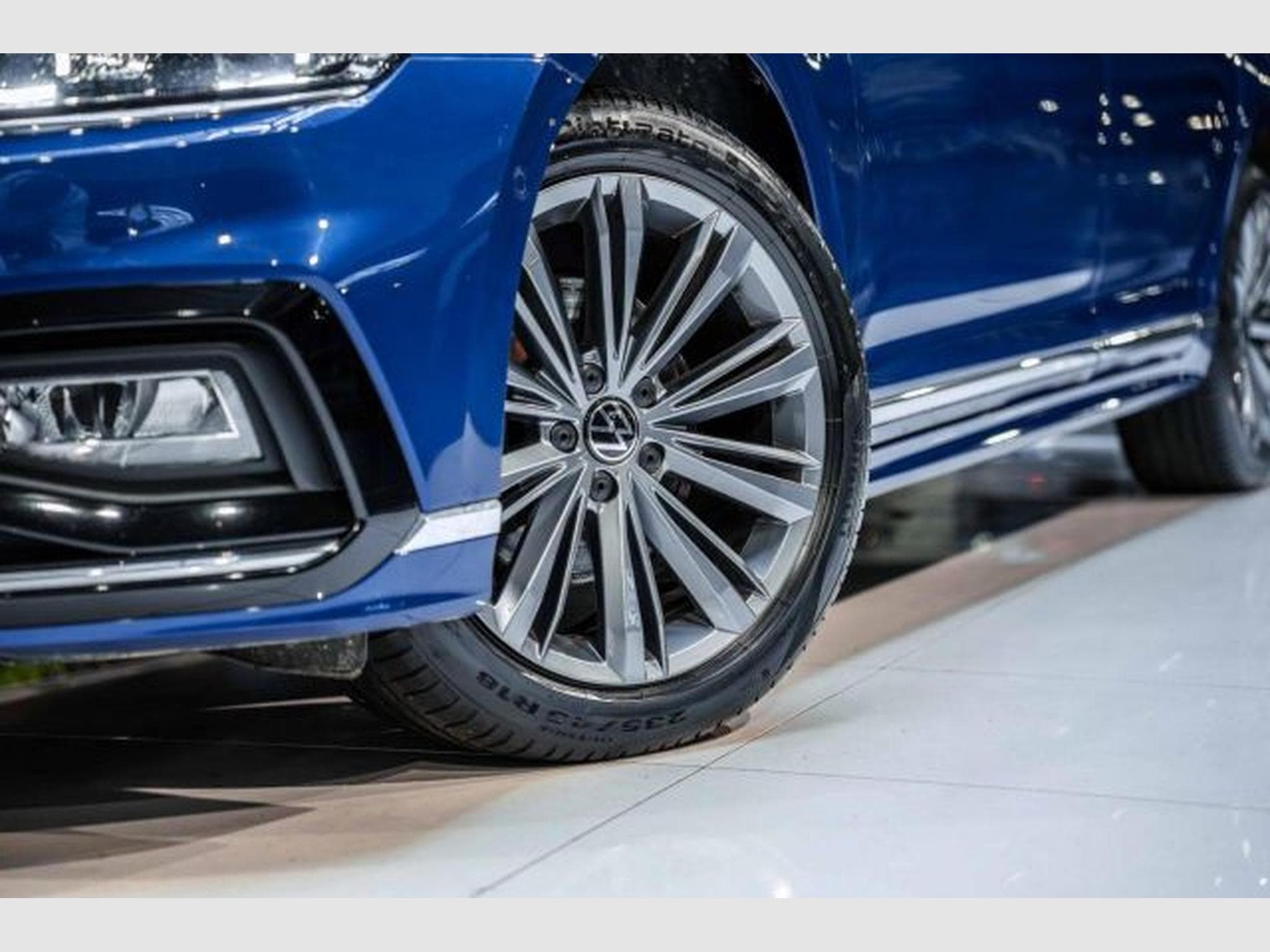 VW Passat Passat Variant 2.0 TDI DSG 2x R-Line AHK STAHZG (2021) - Photo 4