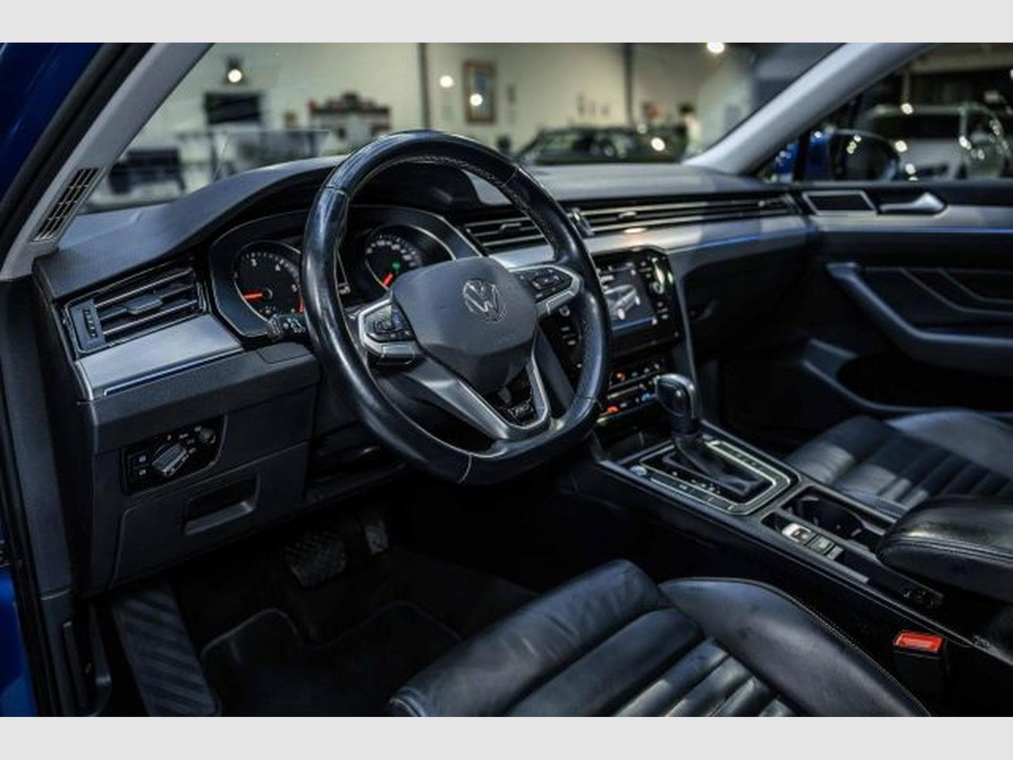 VW Passat Passat Variant 2.0 TDI DSG 2x R-Line AHK STAHZG (2021) - Photo 14