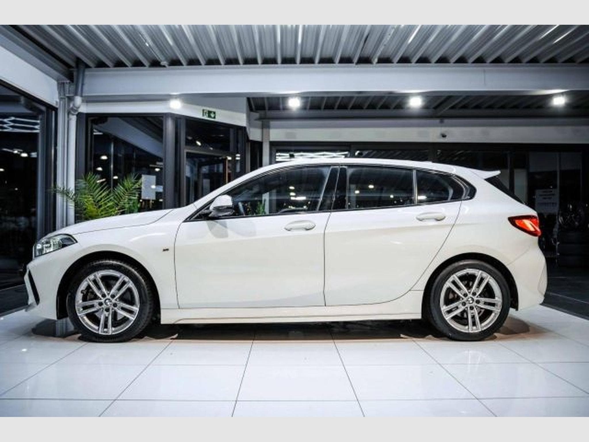 BMW 118 118i M-Sport NAVI LED PANO PDC Tempo. SHZG Spur. (2019) - Foto 12