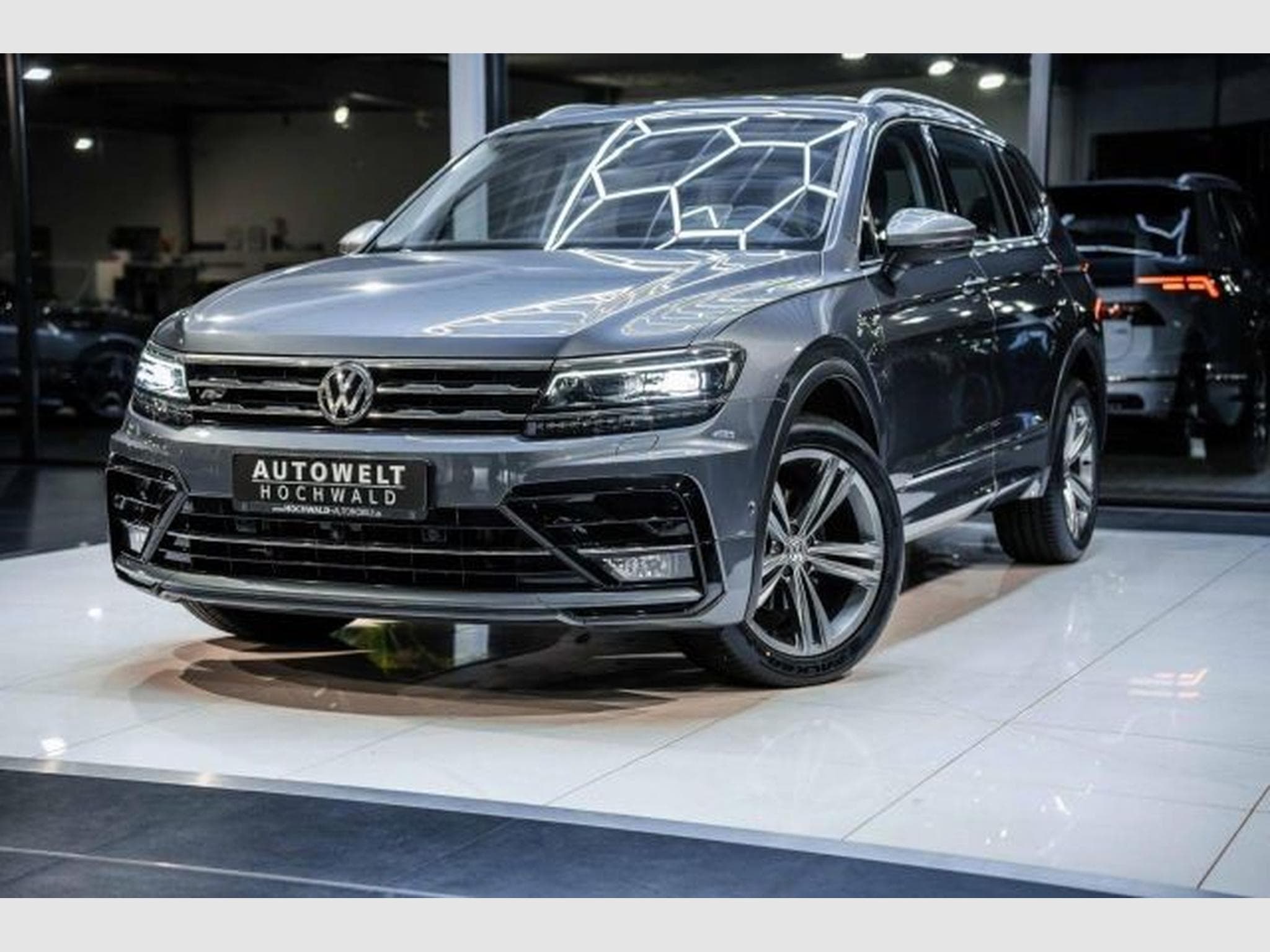 VW Tiguan Tiguan Allspace 2.0 TDI DSG Highl. R-Line 4M AHK (2021) - Photo 2
