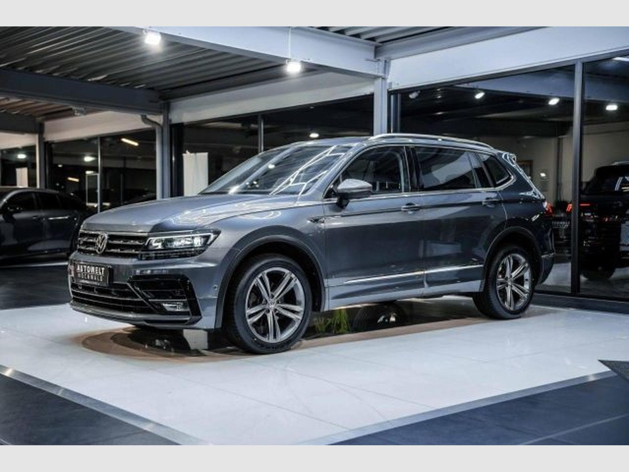 VW Tiguan Tiguan Allspace 2.0 TDI DSG Highl. R-Line 4M AHK (2021) - Photo 5