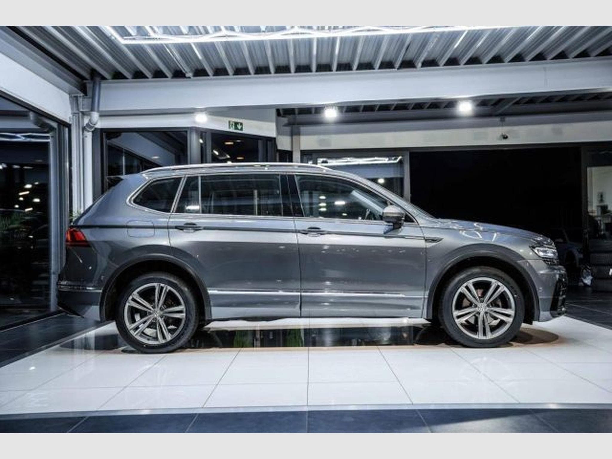 VW Tiguan Tiguan Allspace 2.0 TDI DSG Highl. R-Line 4M AHK (2021) - Photo 8